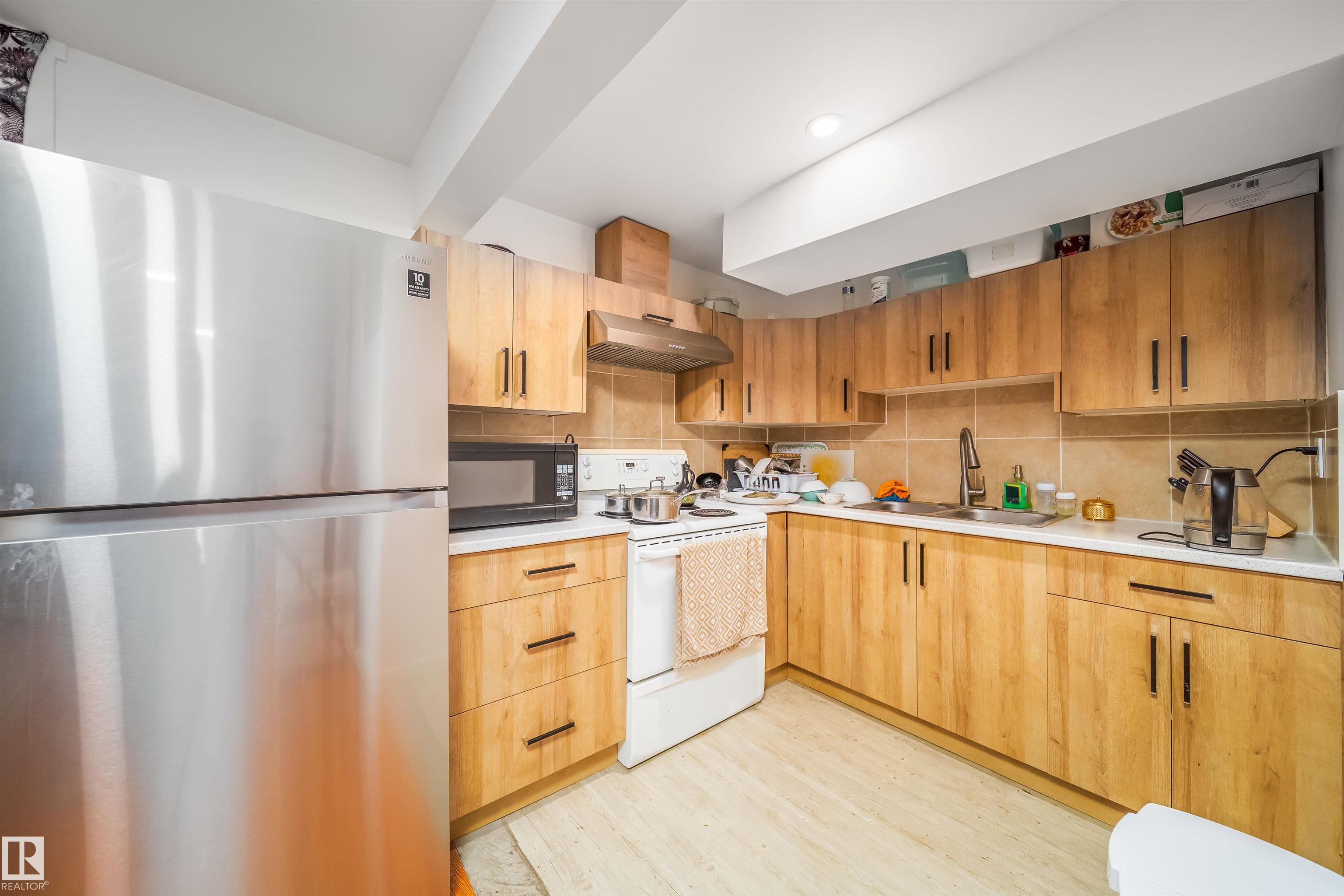 https://zimg.paragon.ice.com/ParagonImages/Property/PM/RAE/225400291/44/0/0/cd6c3a76fc3071d386785d387852c08a/1/dfe8eaf136c72a1e229fb5b6f2e2c06b/225400291-86894252-c30e-4803-b316-7263615868f3.JPG