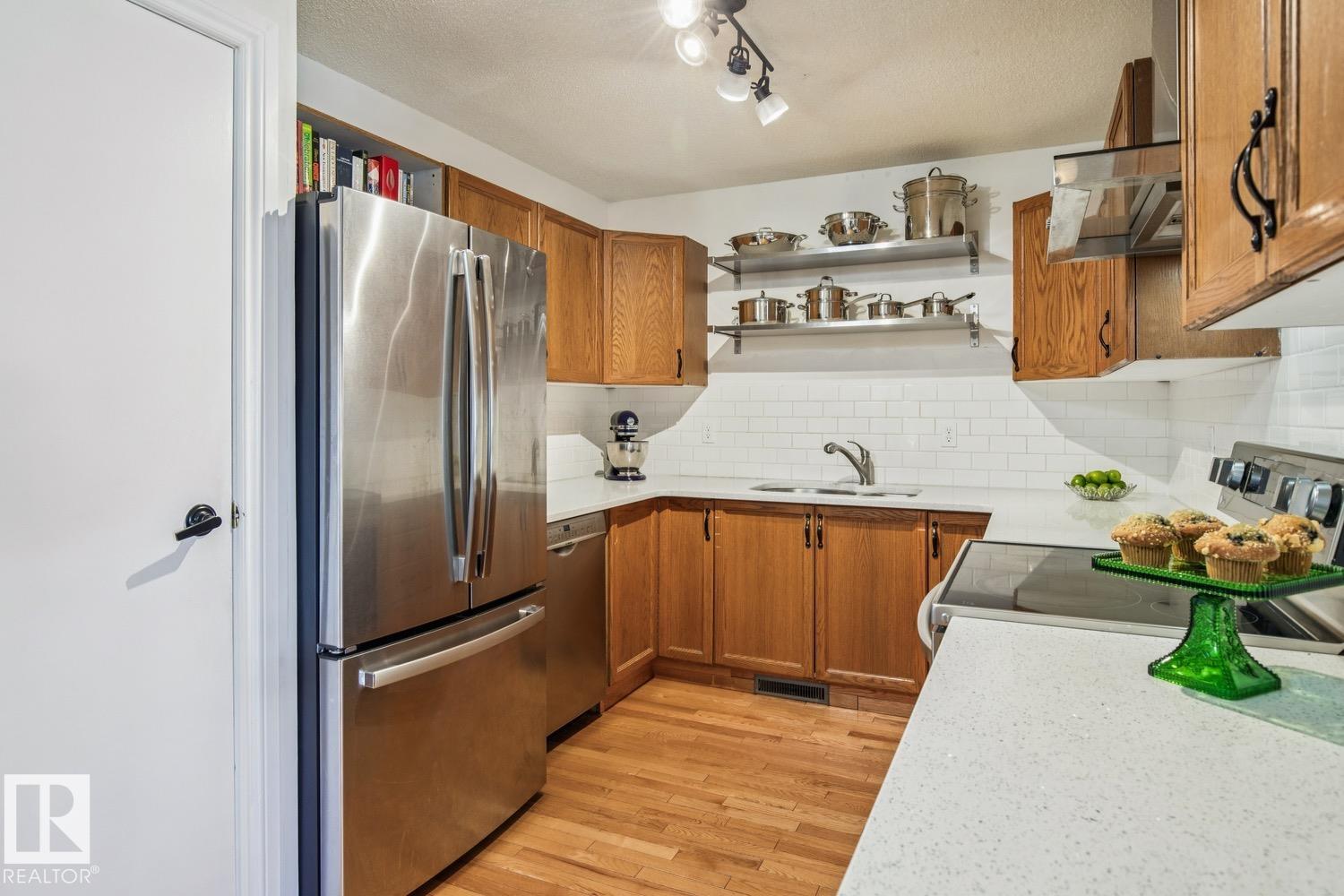 https://zimg.paragon.ice.com/ParagonImages/Property/PM/RAE/225400292/11/0/0/9ffa53abcb237a2225683145ef0e2dcb/1/4708f2328d501d4eaf587945b7a43538/225400292-30ac431d-d260-4a2c-85a2-45e96c6558b0.JPG