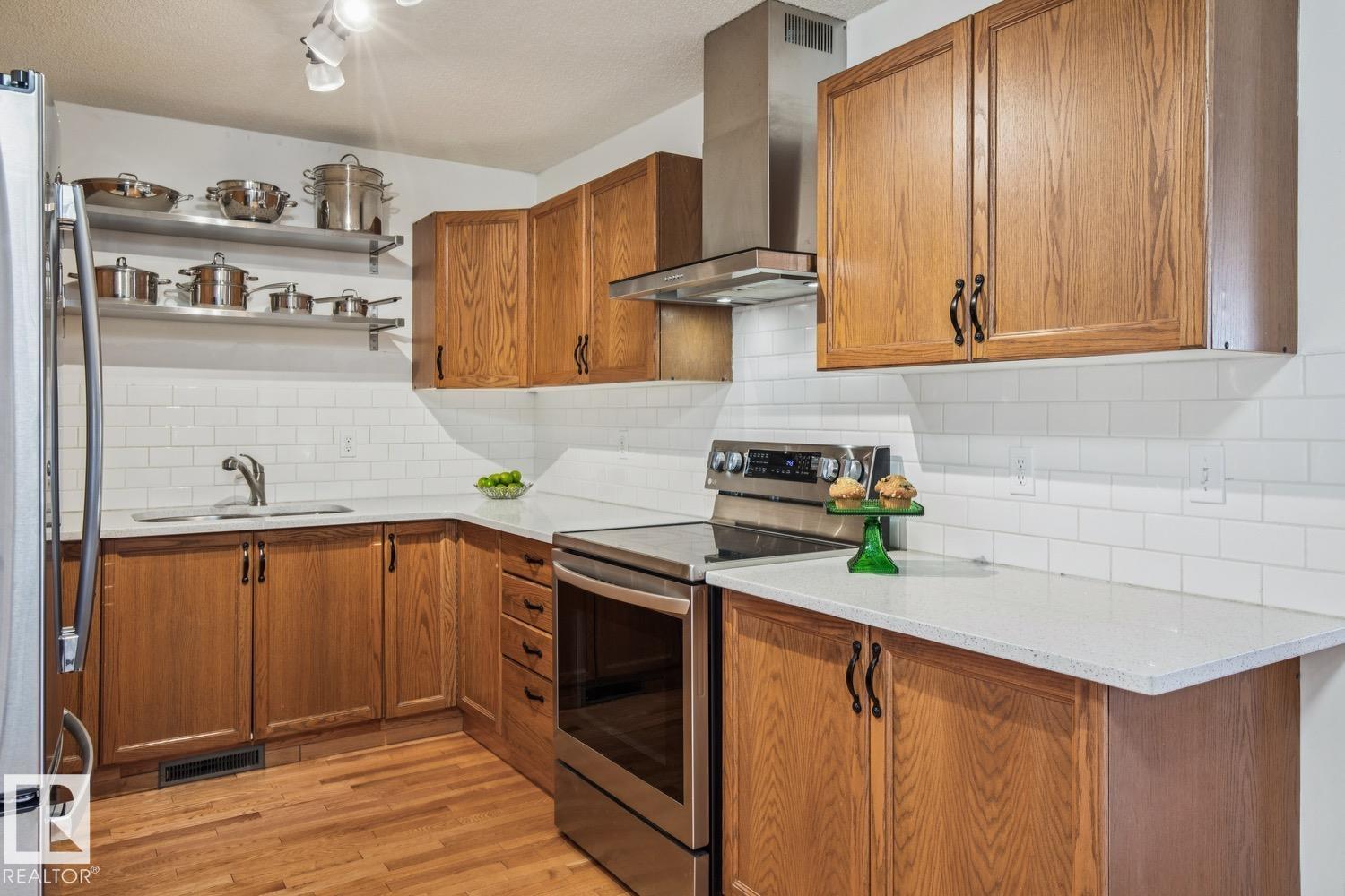 https://zimg.paragon.ice.com/ParagonImages/Property/PM/RAE/225400292/13/0/0/305f534736d259caf6e7ddf1fe944577/1/4708f2328d501d4eaf587945b7a43538/225400292-afeae106-4a05-4a59-872e-fe1a980846ab.JPG