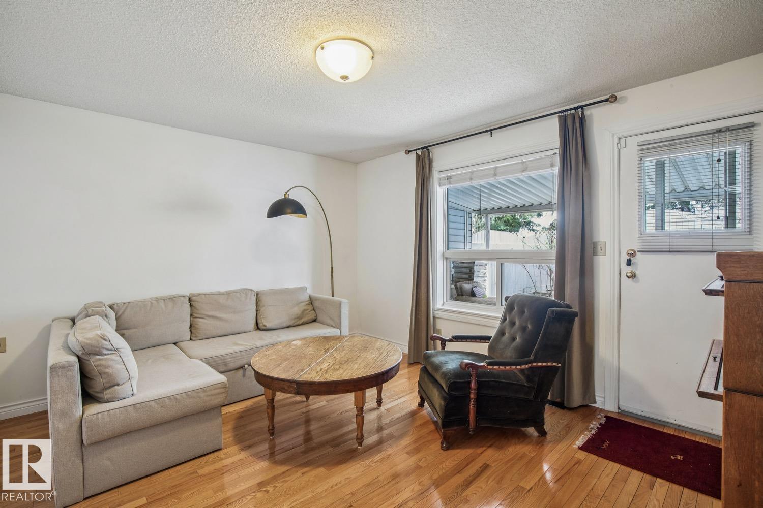 https://zimg.paragon.ice.com/ParagonImages/Property/PM/RAE/225400292/19/0/0/4199d4fb4c888a2def7080a4204ff9b6/1/4708f2328d501d4eaf587945b7a43538/225400292-98ac6924-244b-4d5b-94a5-e4bc222225ae.JPG