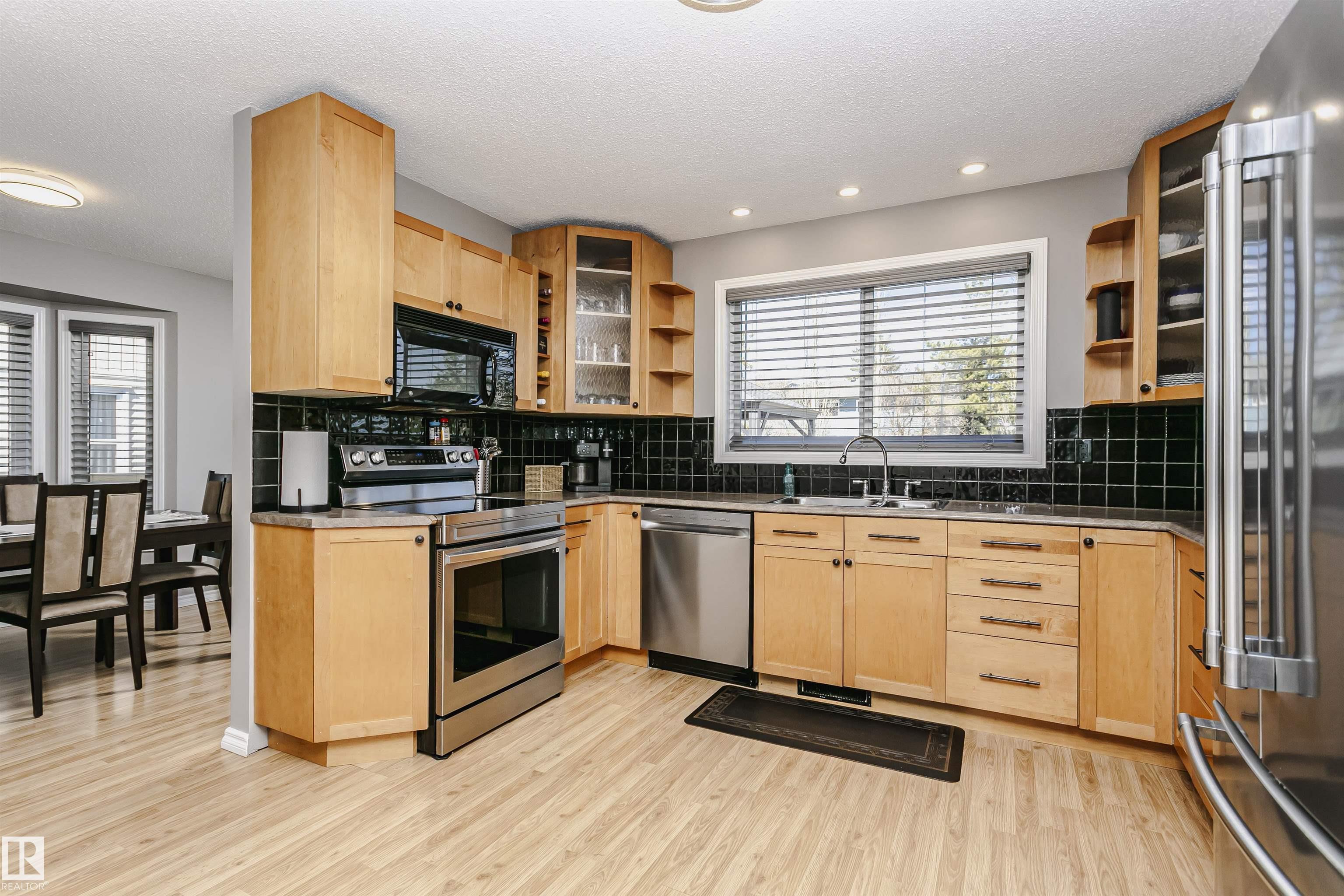 https://zimg.paragon.ice.com/ParagonImages/Property/PM/RAE/225400300/14/0/0/e69aa6b97cec9fab01538daed890a31a/1/5996aa69cc43c22b093025b03c366d47/225400300-70706585-42e1-4901-b0b3-264606c746fb.JPG