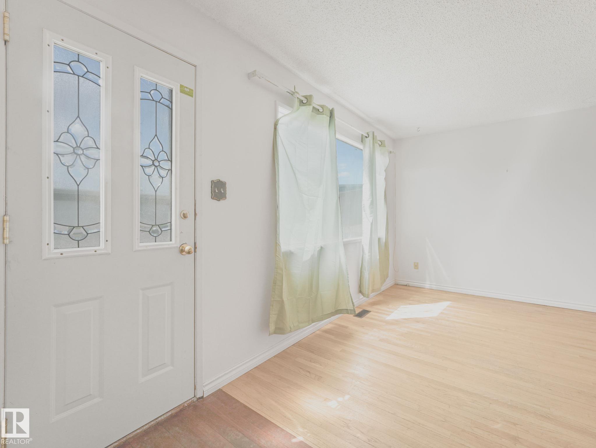 Photo 12 at 34 Camelot Avenue, Corinthia Park, Leduc