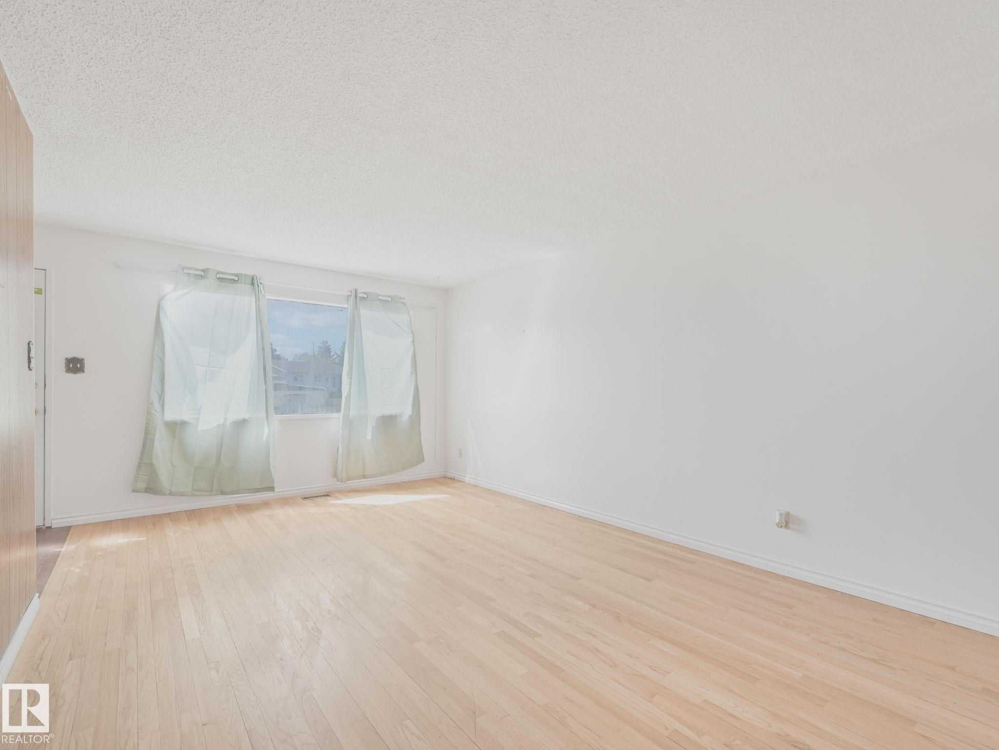 Photo 14 at 34 Camelot Avenue, Corinthia Park, Leduc