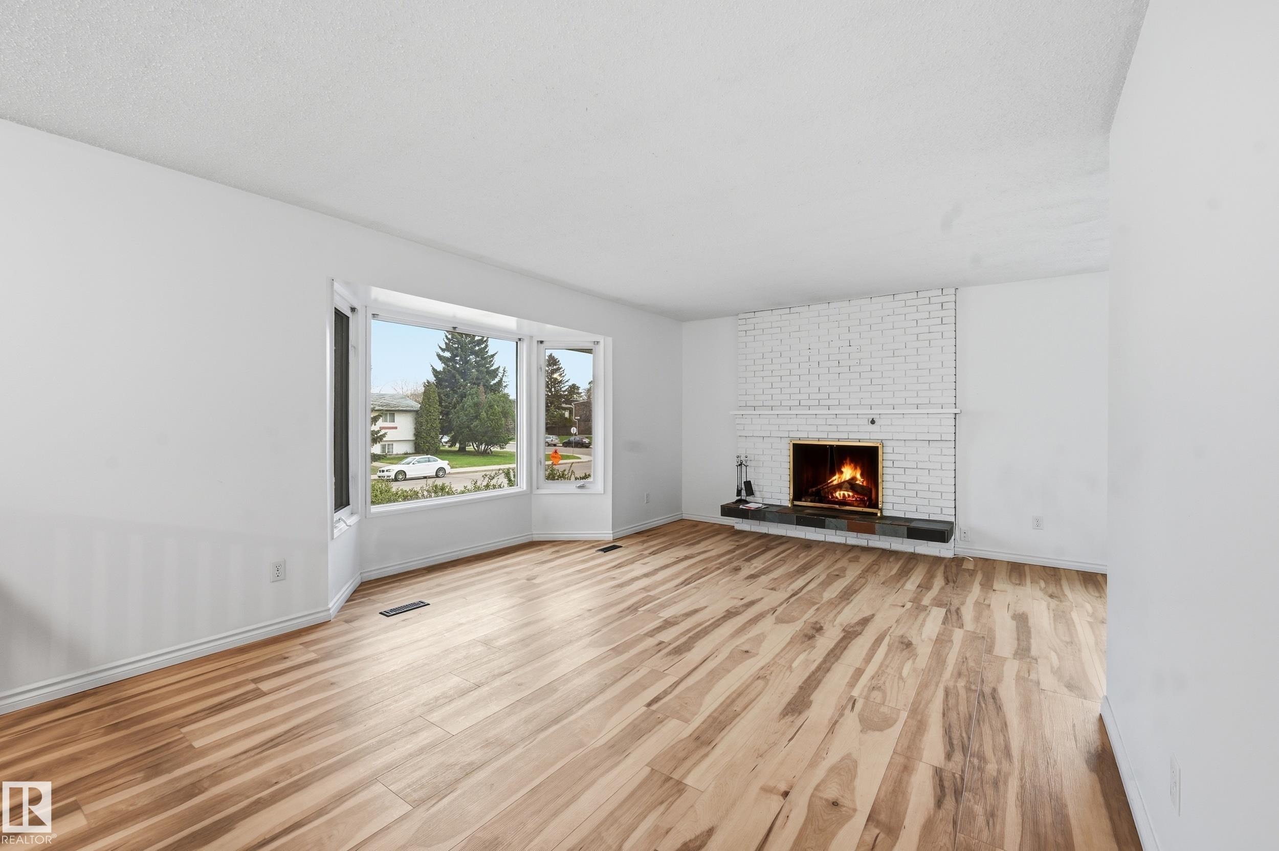 https://zimg.paragon.ice.com/ParagonImages/Property/PM/RAE/225400310/1/0/0/36256aeba013b16e6ba7d76afd39cb1a/1/947136467c5dcb858beb85184bdb7641/225400310-c12b2de0-be8e-4f15-9ec3-7cea2f62e082.JPG