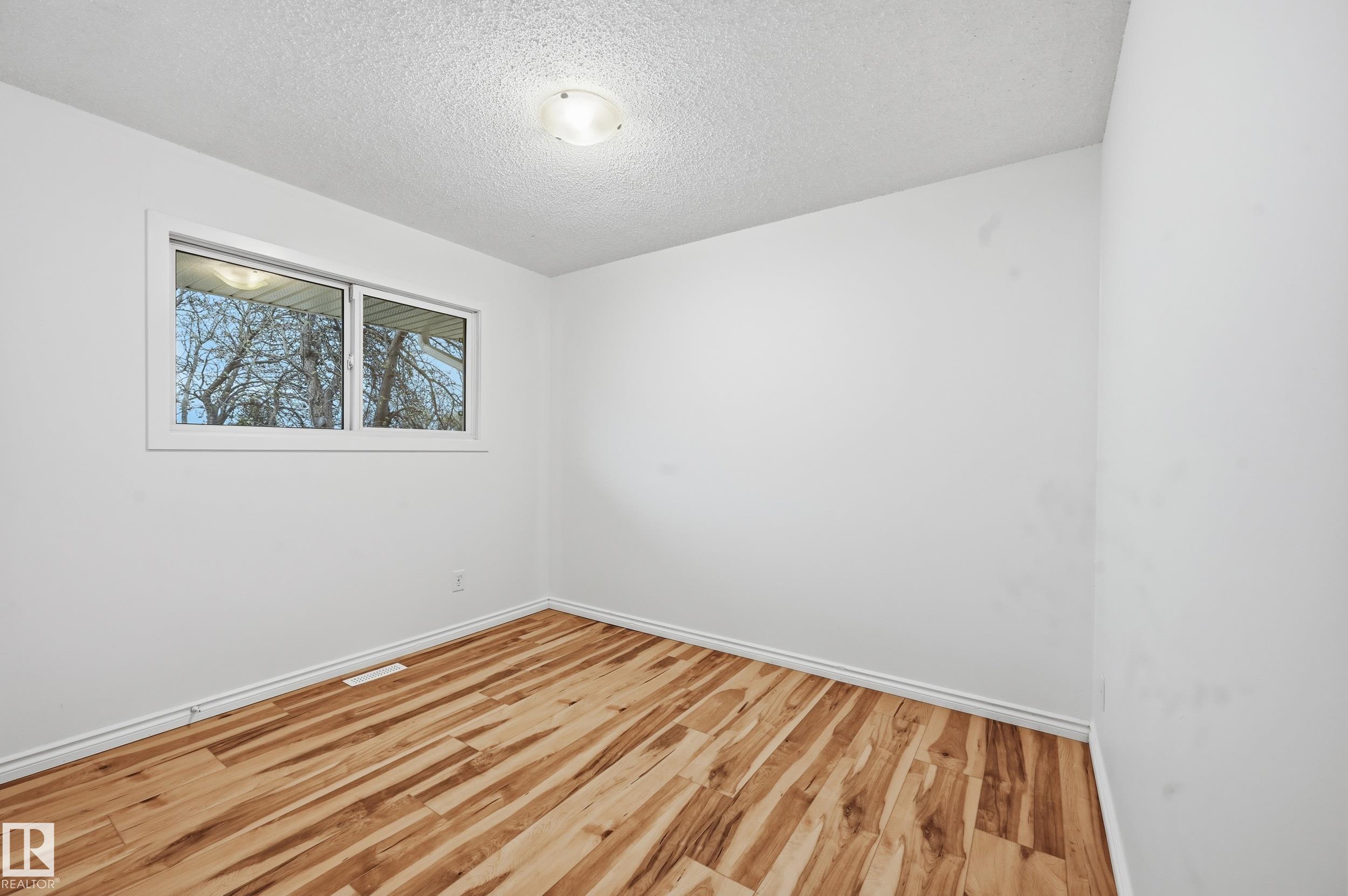 https://zimg.paragon.ice.com/ParagonImages/Property/PM/RAE/225400310/16/0/0/057351c65bf7d8251ea4e5e836b9c78d/1/947136467c5dcb858beb85184bdb7641/225400310-28f1b962-25a9-490f-86f3-3bd1aa6ce7a9.JPG
