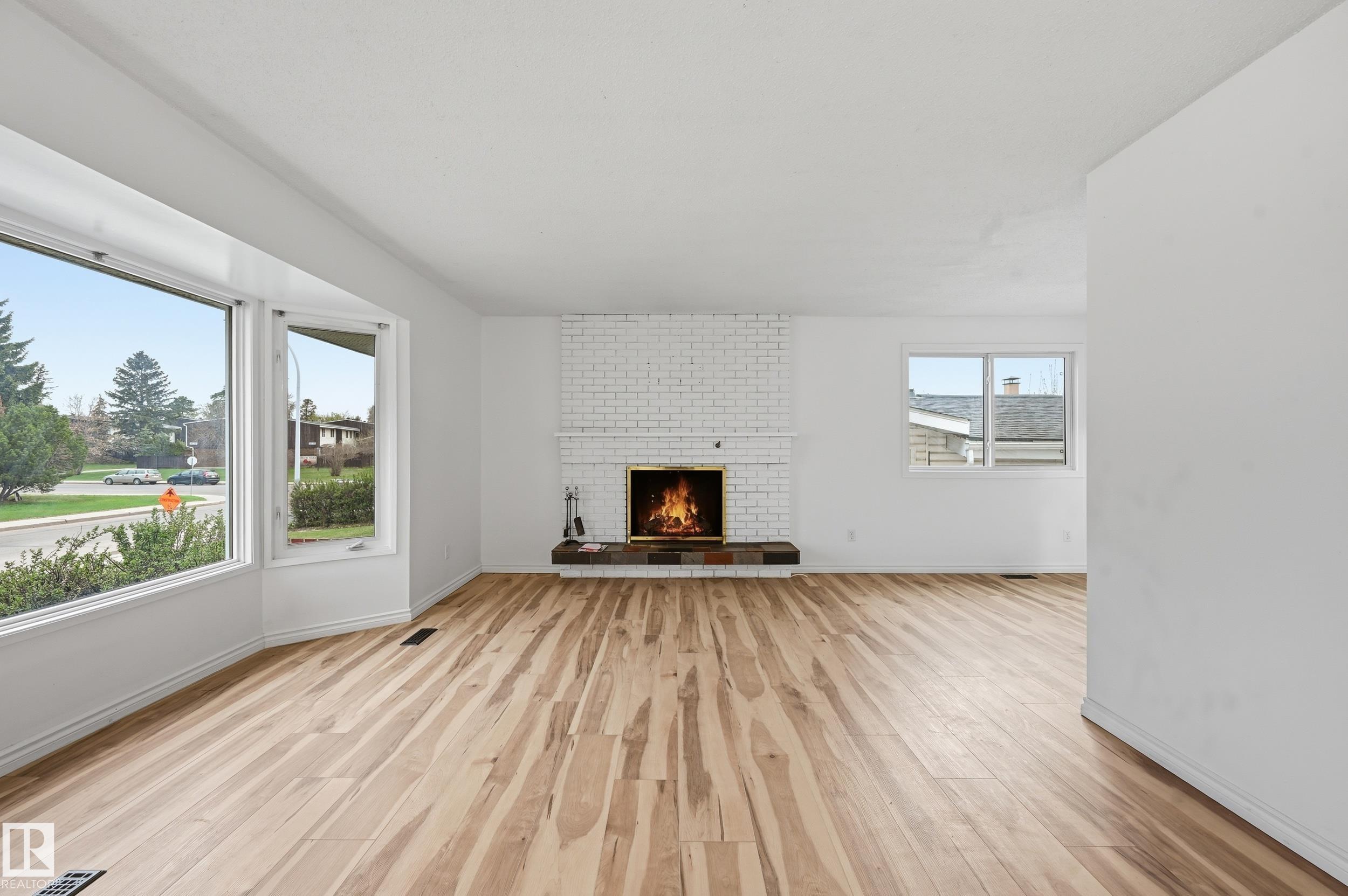 https://zimg.paragon.ice.com/ParagonImages/Property/PM/RAE/225400310/2/0/0/ecfa61b49ef900494f50c71f09fdf57b/1/947136467c5dcb858beb85184bdb7641/225400310-67ef5be8-fea6-4001-b747-7ce885a50a8f.JPG