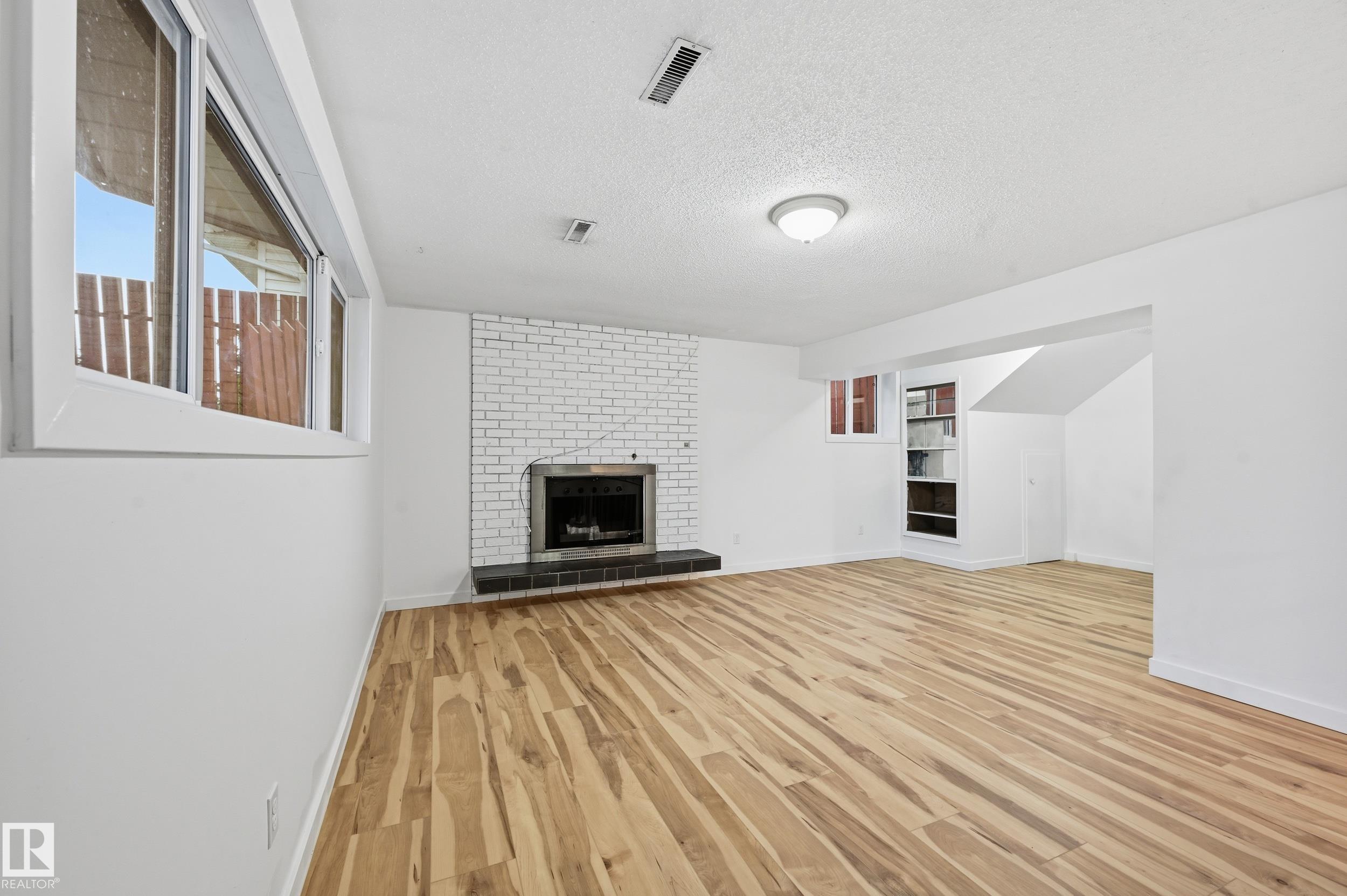 https://zimg.paragon.ice.com/ParagonImages/Property/PM/RAE/225400310/28/0/0/5f77bc9e467e905efd5e404af300f44d/1/947136467c5dcb858beb85184bdb7641/225400310-38d93bf6-c4d6-4061-b20e-0807f627f57c.JPG