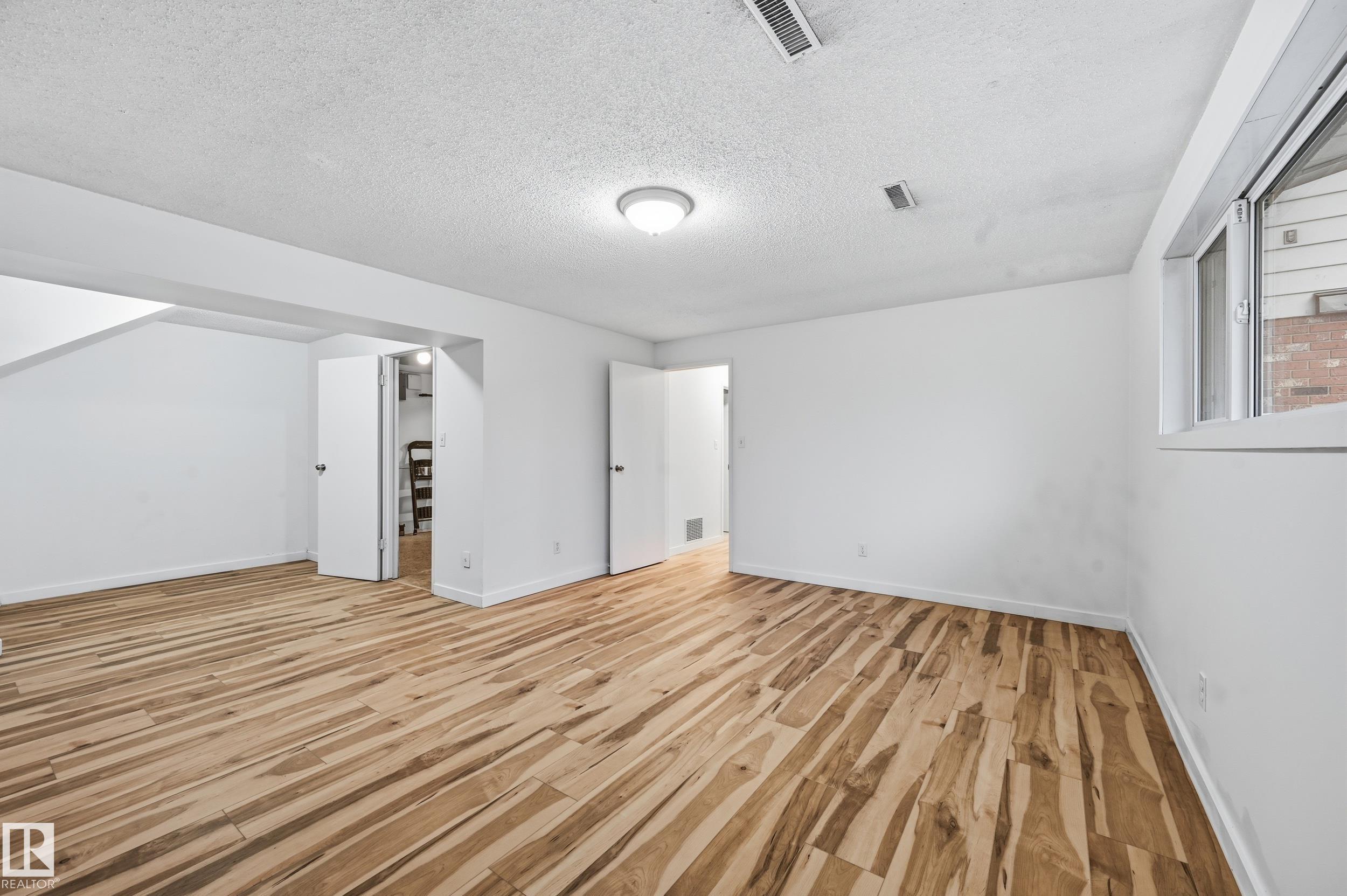 https://zimg.paragon.ice.com/ParagonImages/Property/PM/RAE/225400310/29/0/0/9269f29a6c27b180d145a8e8e9df0bfe/1/947136467c5dcb858beb85184bdb7641/225400310-63be6eb8-e1e9-40f5-a964-138b151e0085.JPG