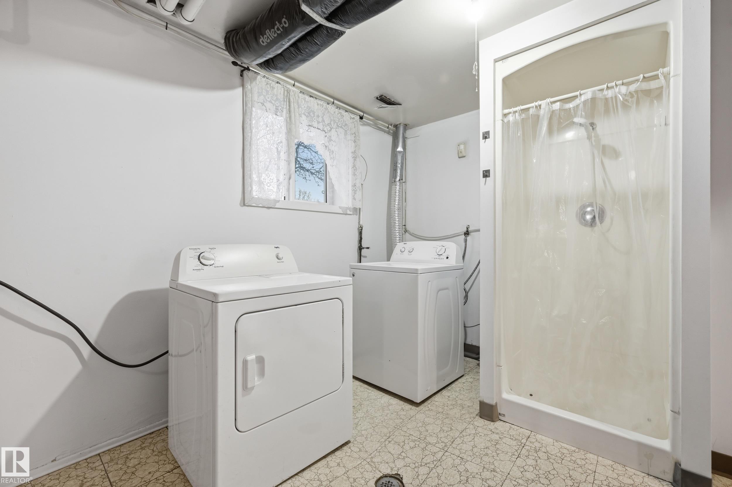 https://zimg.paragon.ice.com/ParagonImages/Property/PM/RAE/225400310/37/0/0/2321c9833591f65b52febb728c7e9966/1/947136467c5dcb858beb85184bdb7641/225400310-76ad29e4-86a8-4309-bf4b-ddffb0c3536b.JPG