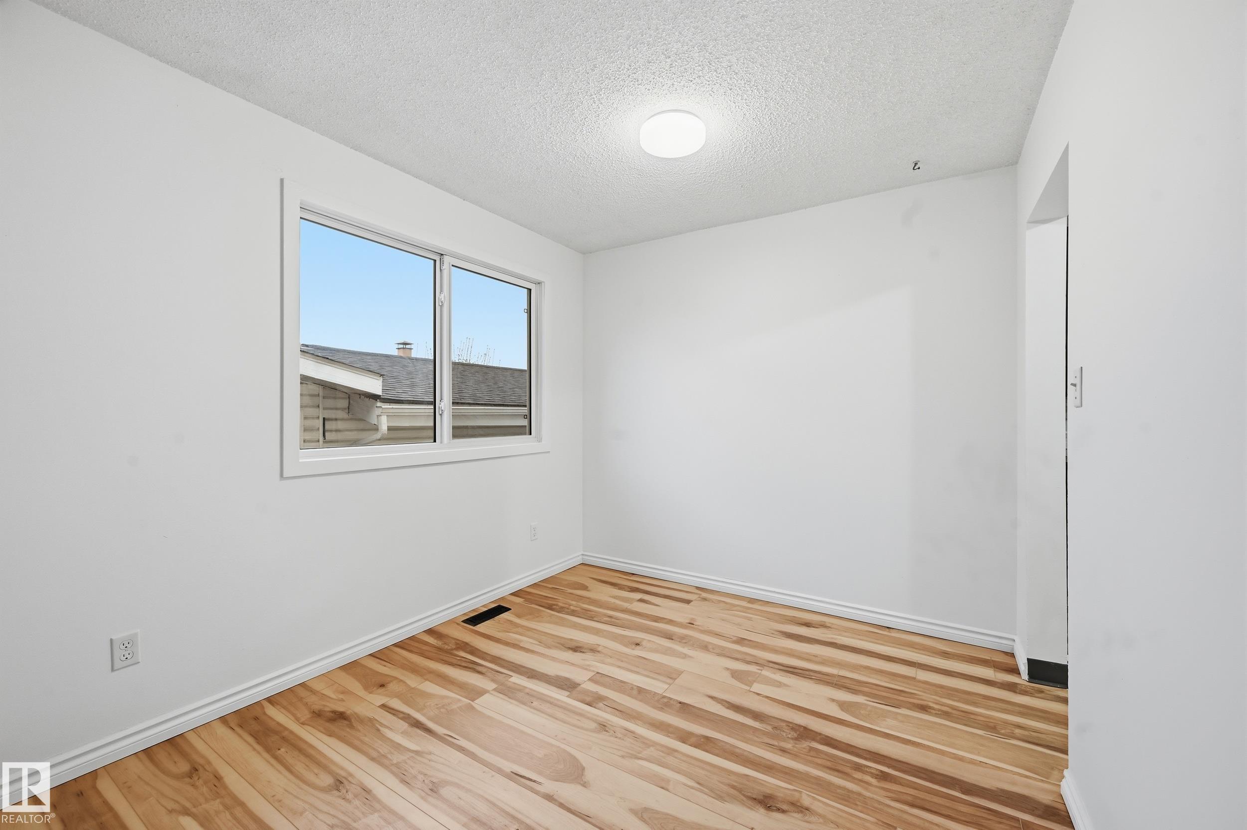 https://zimg.paragon.ice.com/ParagonImages/Property/PM/RAE/225400310/6/0/0/6d13d424ea97908784cd8f1c2f5ff783/1/947136467c5dcb858beb85184bdb7641/225400310-9d3ee678-ef77-4120-9dba-091f1c443ea3.JPG