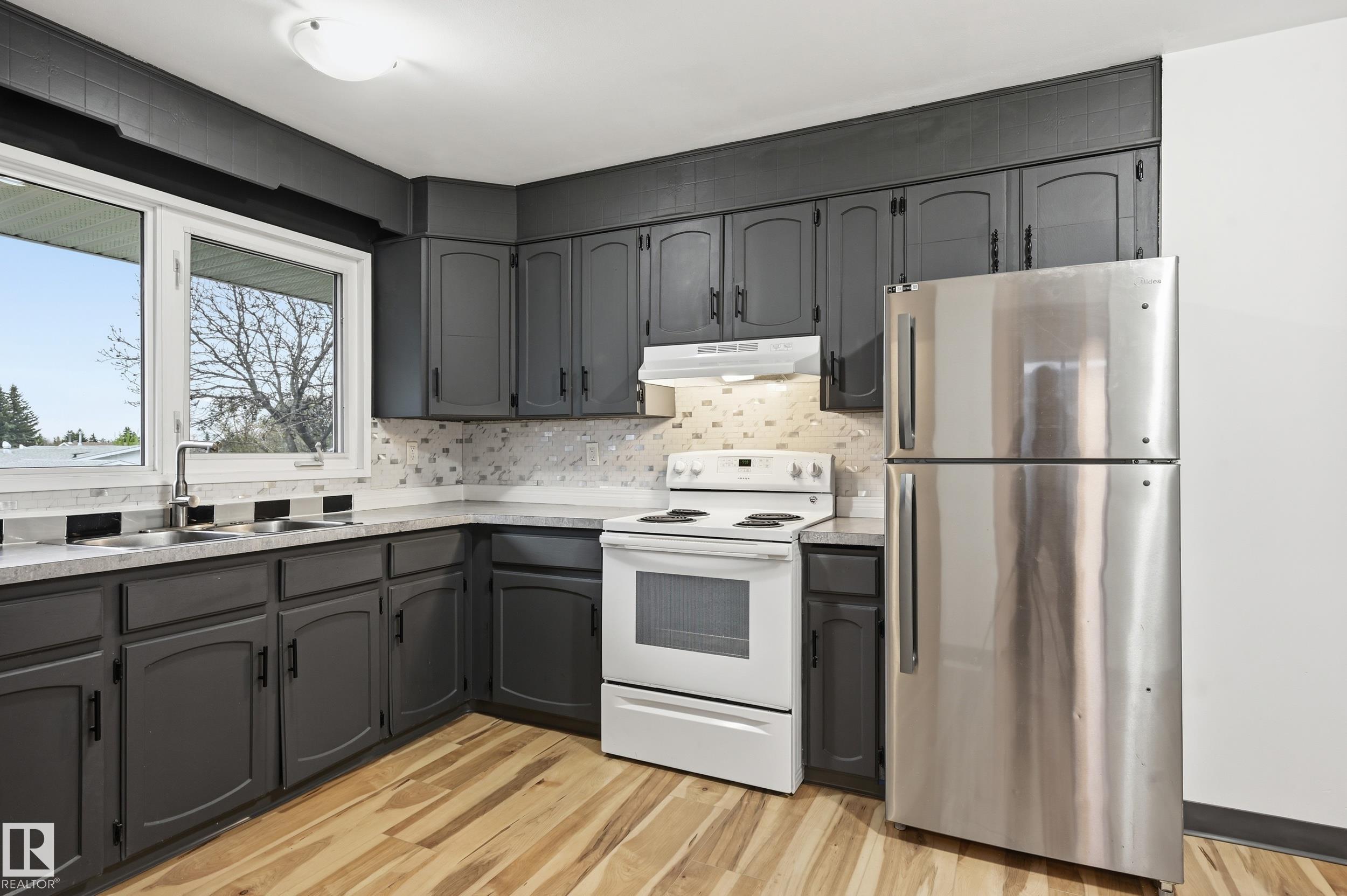 https://zimg.paragon.ice.com/ParagonImages/Property/PM/RAE/225400310/9/0/0/1de389b5ad5f50d7695ad597846257a1/1/947136467c5dcb858beb85184bdb7641/225400310-f032ebf6-15e9-477b-88f3-1f60a89943ea.JPG