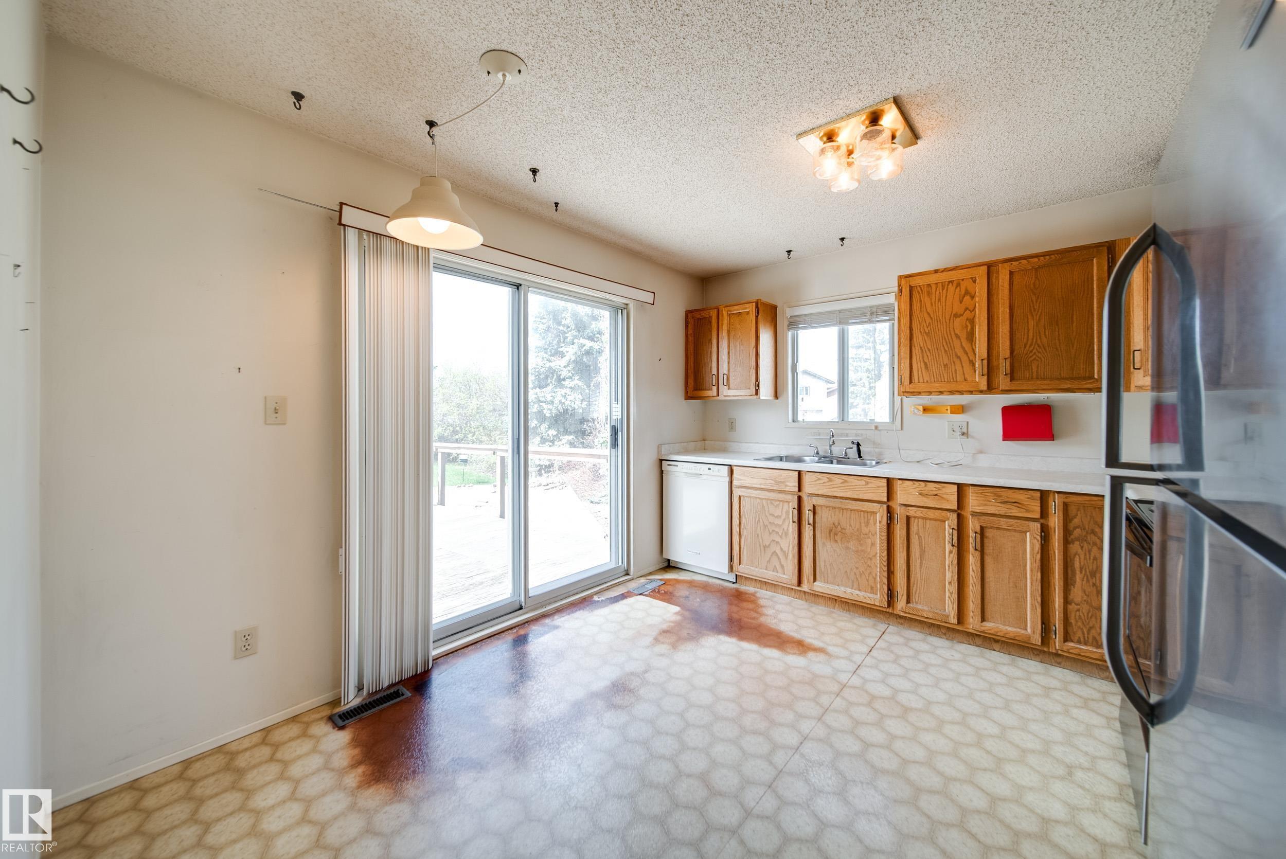 https://zimg.paragon.ice.com/ParagonImages/Property/PM/RAE/225400313/14/0/0/475322fd4ec9582fbb3d70f72dfbc6f9/1/b08c3882588ae54a3393daae2d3ebc24/225400313-5bf3bae9-7520-43d0-8925-9492c3284ff6.JPG