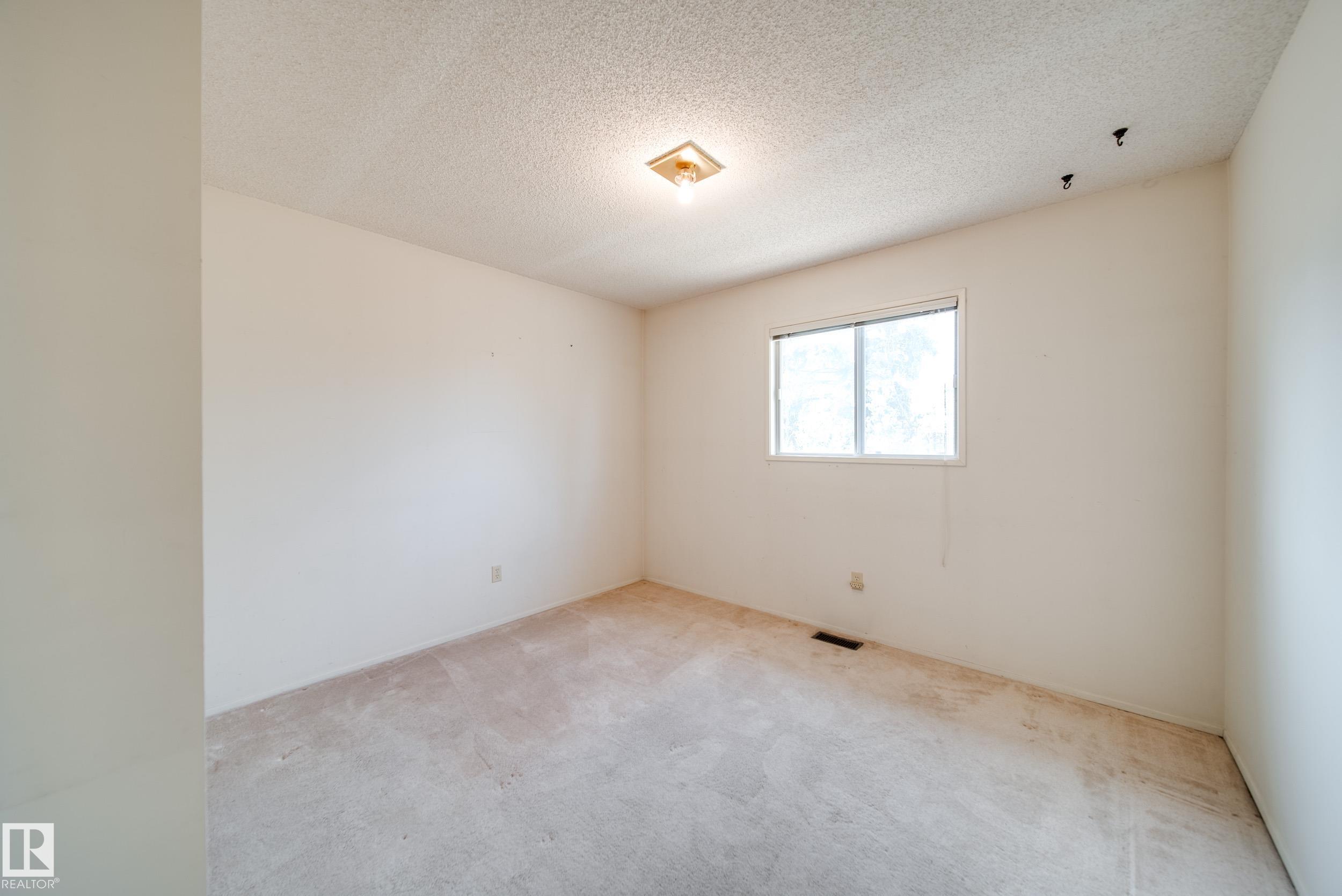 https://zimg.paragon.ice.com/ParagonImages/Property/PM/RAE/225400313/18/0/0/90a1d4d70242ad4ebcf2ba98db029f63/1/b08c3882588ae54a3393daae2d3ebc24/225400313-62cd0559-ef72-4fda-ae8c-4372b0a21b7d.JPG
