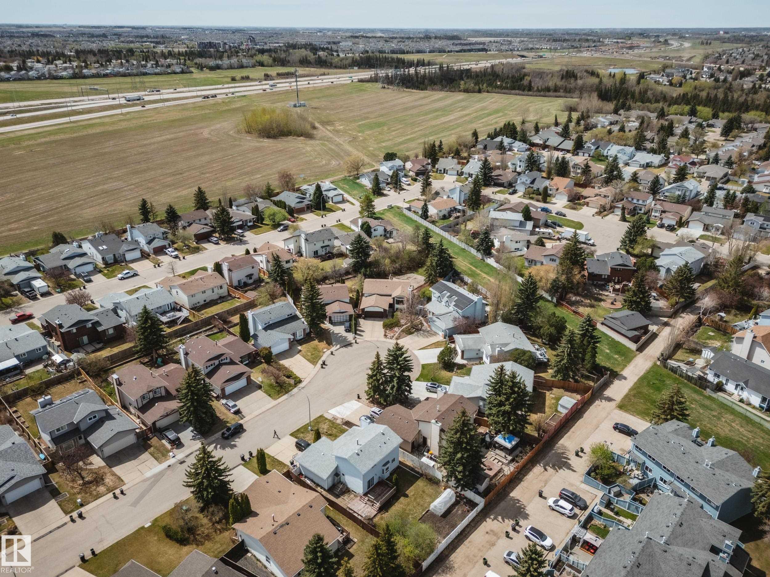 https://zimg.paragon.ice.com/ParagonImages/Property/PM/RAE/225400313/44/0/0/50ced76773b68256e4b22f6d69330558/1/b08c3882588ae54a3393daae2d3ebc24/225400313-92b2bd94-2b5b-4dc4-a99a-1d8b4f7434a1.JPG