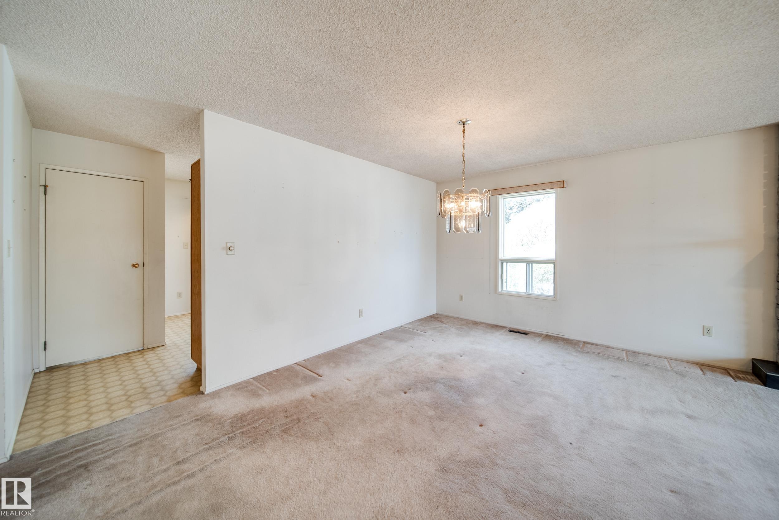 https://zimg.paragon.ice.com/ParagonImages/Property/PM/RAE/225400313/6/0/0/902788519e20282bffc42db56672c5fd/1/b08c3882588ae54a3393daae2d3ebc24/225400313-3ee9936a-46dc-47da-8298-e31b9373c049.JPG