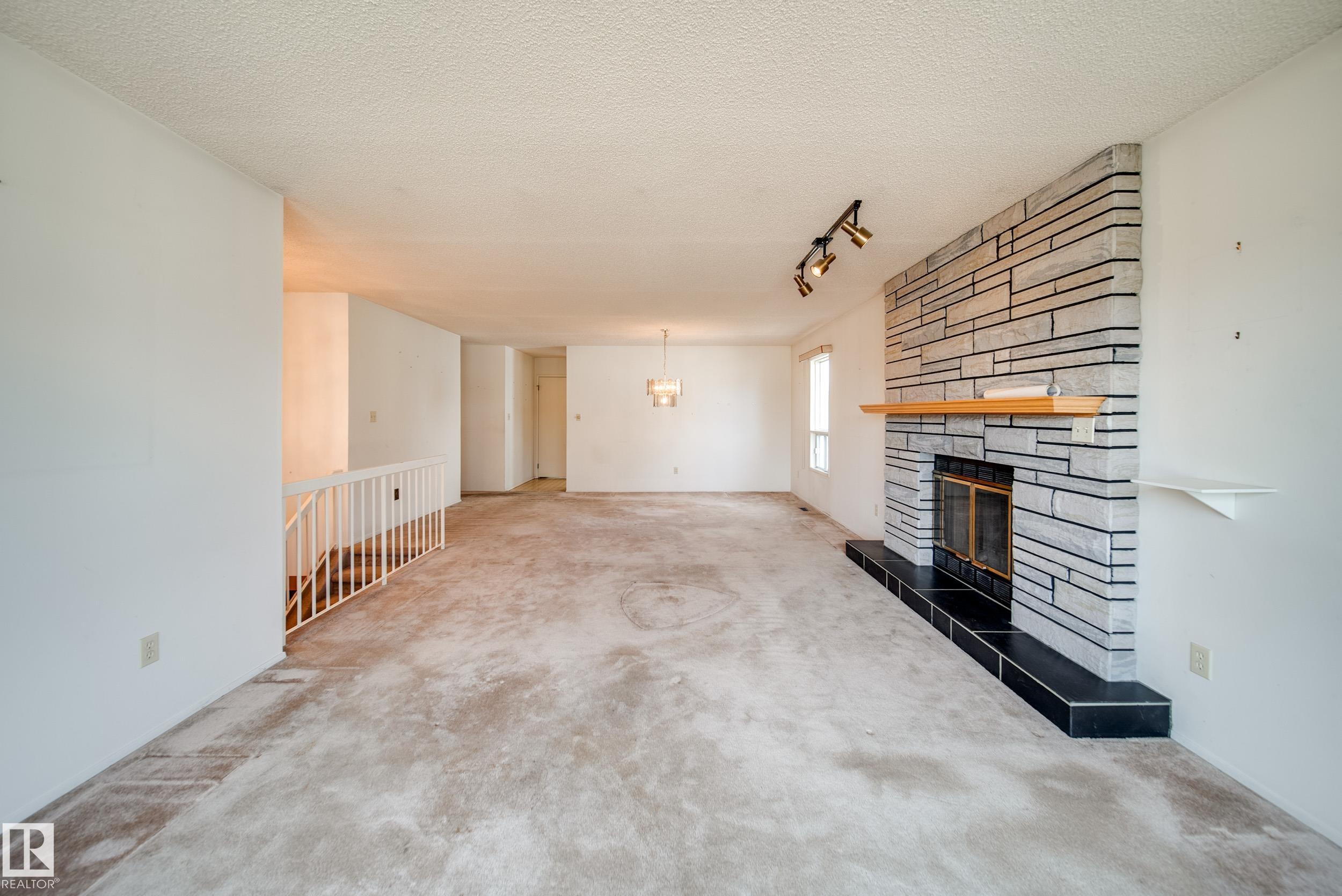 https://zimg.paragon.ice.com/ParagonImages/Property/PM/RAE/225400313/9/0/0/6a9801e16975292640e04d8d296d7ddb/1/b08c3882588ae54a3393daae2d3ebc24/225400313-6f4730a8-27d4-4c86-92a5-7e94473c314f.JPG
