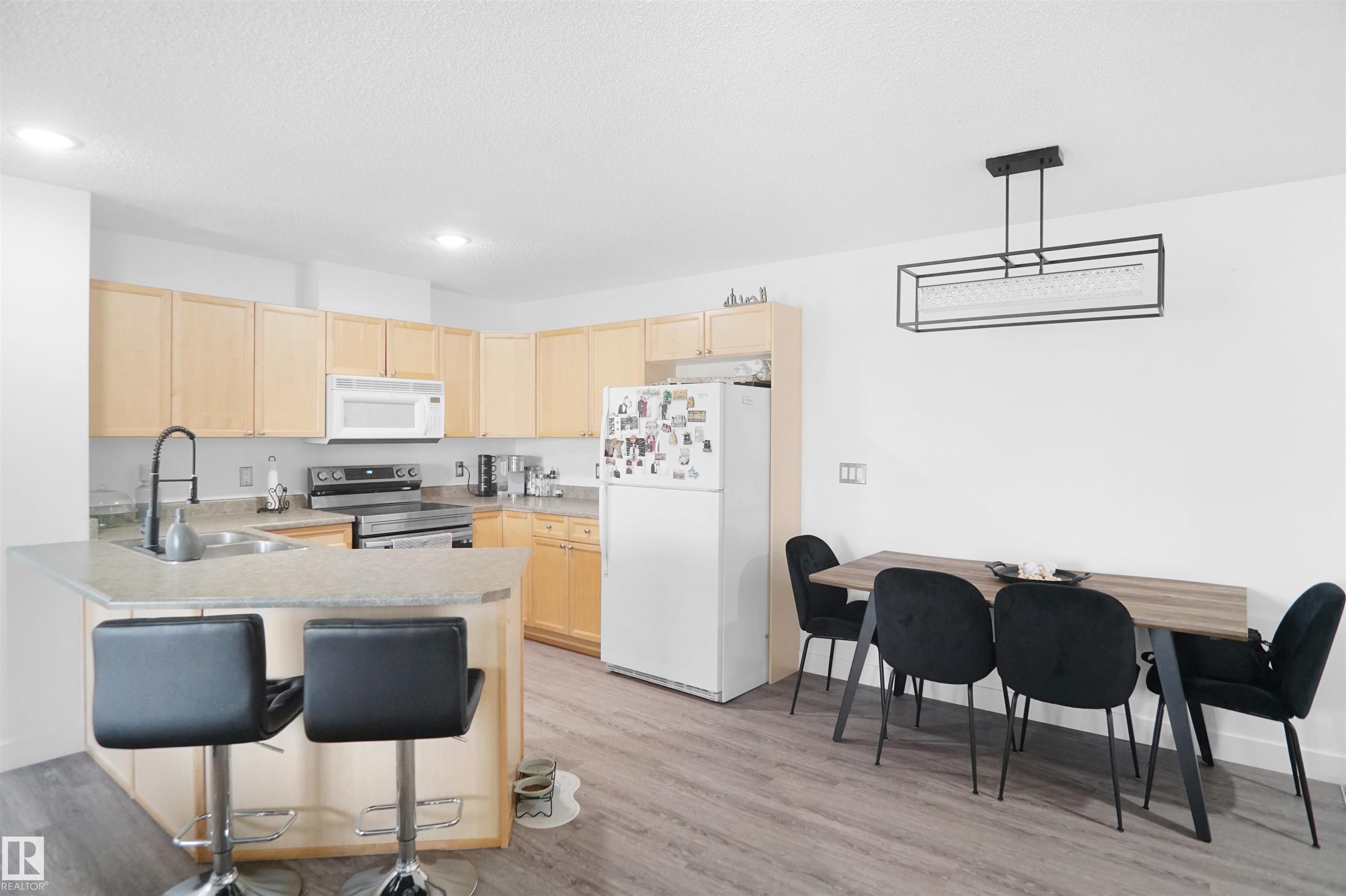 https://zimg.paragon.ice.com/ParagonImages/Property/PM/RAE/225400317/10/0/0/6d9bead3adfa18eff282fa8e6df83ab7/1/1bd206baf2a87261e6ecf284eedfbb8a/225400317-0B5D45A5-DD84-47C2-BADA-4EA455183494.JPG