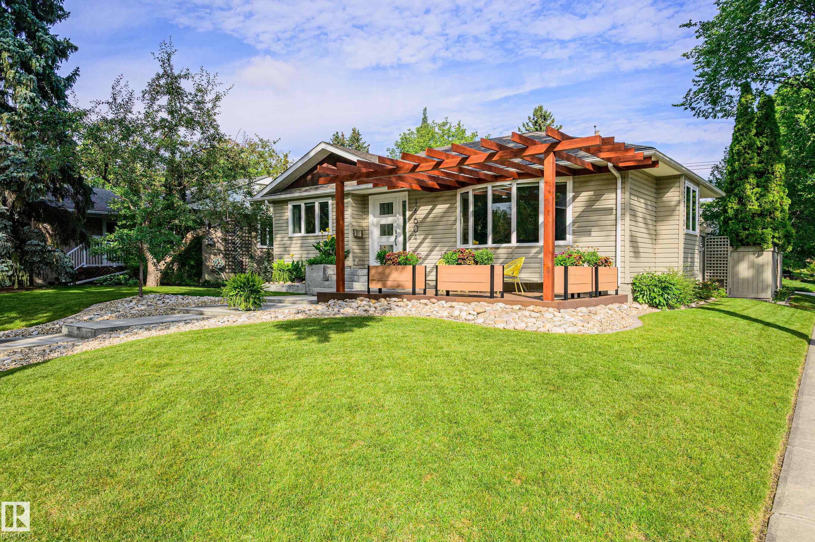 https://zimg.paragon.ice.com/ParagonImages/Property/PM/RAE/225400324/2/0/0/7081bded7184d2b289e8d936e65733a7/1/92809a77e2808e3db5c705a67791daf9/225400324-1c3b5cc1-9ad3-4eaa-a124-82d33544080a.JPG
