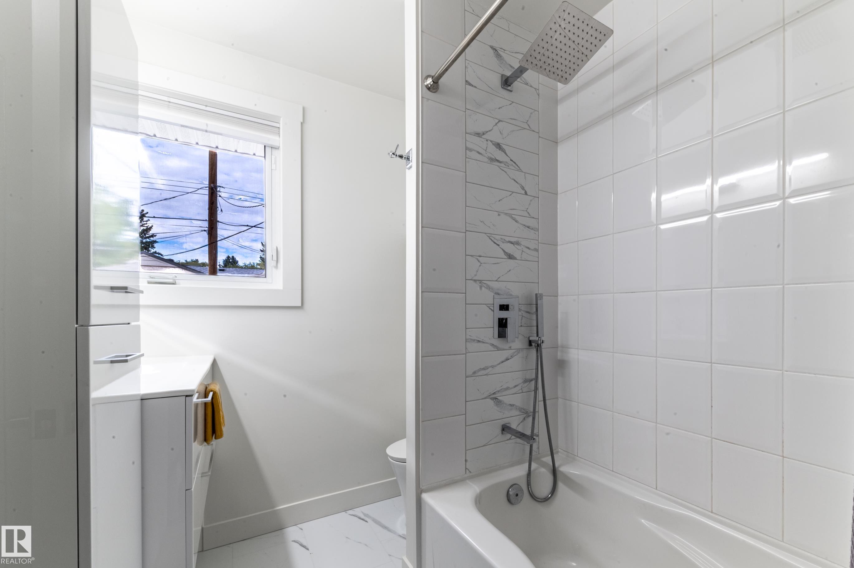 https://zimg.paragon.ice.com/ParagonImages/Property/PM/RAE/225400324/20/0/0/58ab07e73d4e3a54a0514cb4edc773c4/1/92809a77e2808e3db5c705a67791daf9/225400324-821ee0fe-b4cc-4033-b74f-01fdc7ae191a.JPG