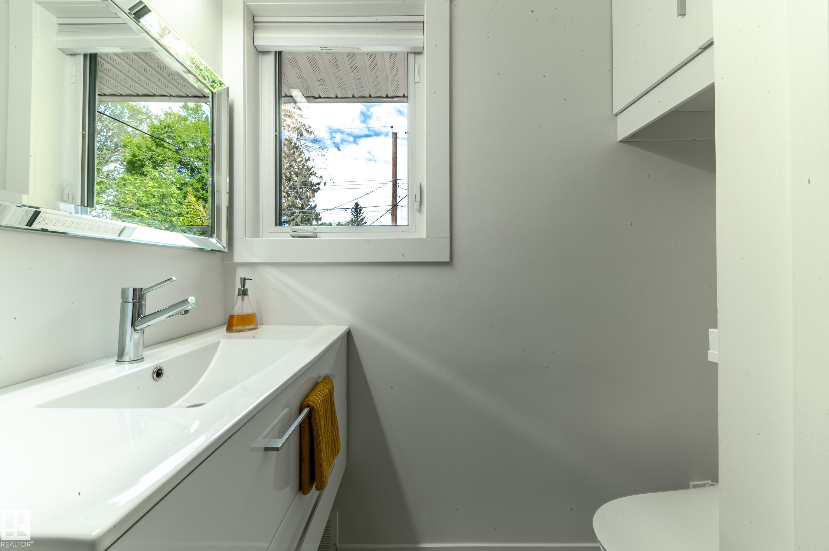 https://zimg.paragon.ice.com/ParagonImages/Property/PM/RAE/225400324/21/0/0/c4057a4b70aff0269461370f30035f7a/1/92809a77e2808e3db5c705a67791daf9/225400324-5e3103f4-030b-4a2f-a8f8-89032262974b.JPG