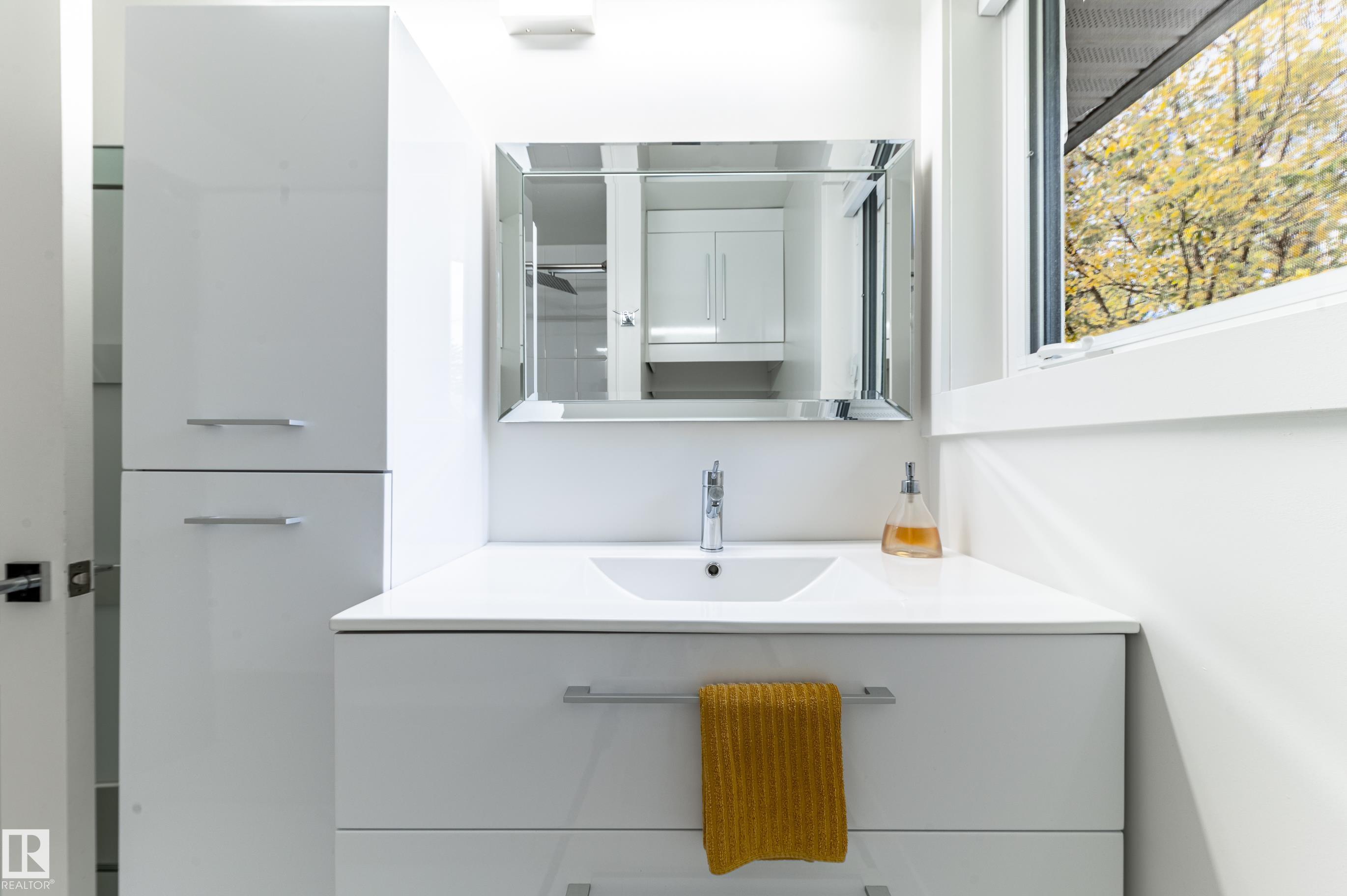 https://zimg.paragon.ice.com/ParagonImages/Property/PM/RAE/225400324/22/0/0/e967ff77fb07a36ac6f7bd10e4b597d4/1/92809a77e2808e3db5c705a67791daf9/225400324-c293898e-7c9b-4e9a-af87-80d4ca405878.JPG