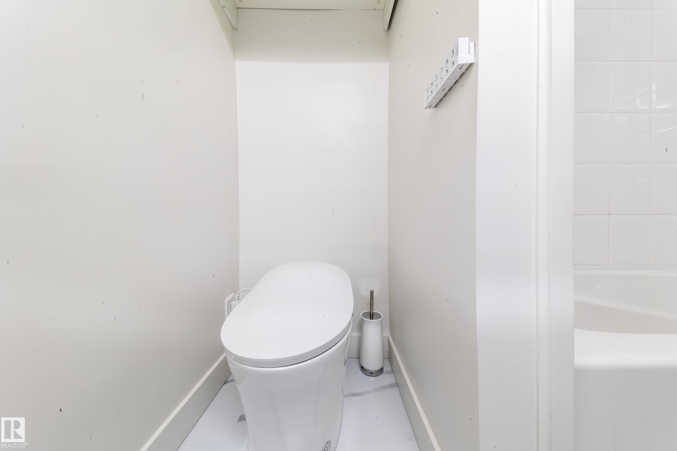 https://zimg.paragon.ice.com/ParagonImages/Property/PM/RAE/225400324/24/0/0/ad1403a6319b562912229afa50df3942/1/92809a77e2808e3db5c705a67791daf9/225400324-2530762b-c98c-402d-b1ab-e447a16a3313.JPG