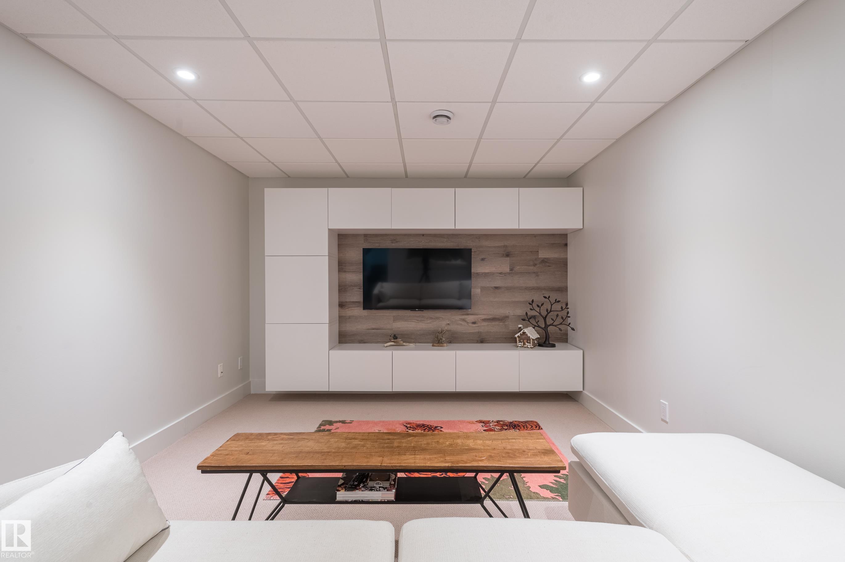 https://zimg.paragon.ice.com/ParagonImages/Property/PM/RAE/225400324/40/0/0/7892a3aeb77962becfc2ca70578924b3/1/92809a77e2808e3db5c705a67791daf9/225400324-f817f52d-d238-4358-baa2-02fbd22a05b2.JPG