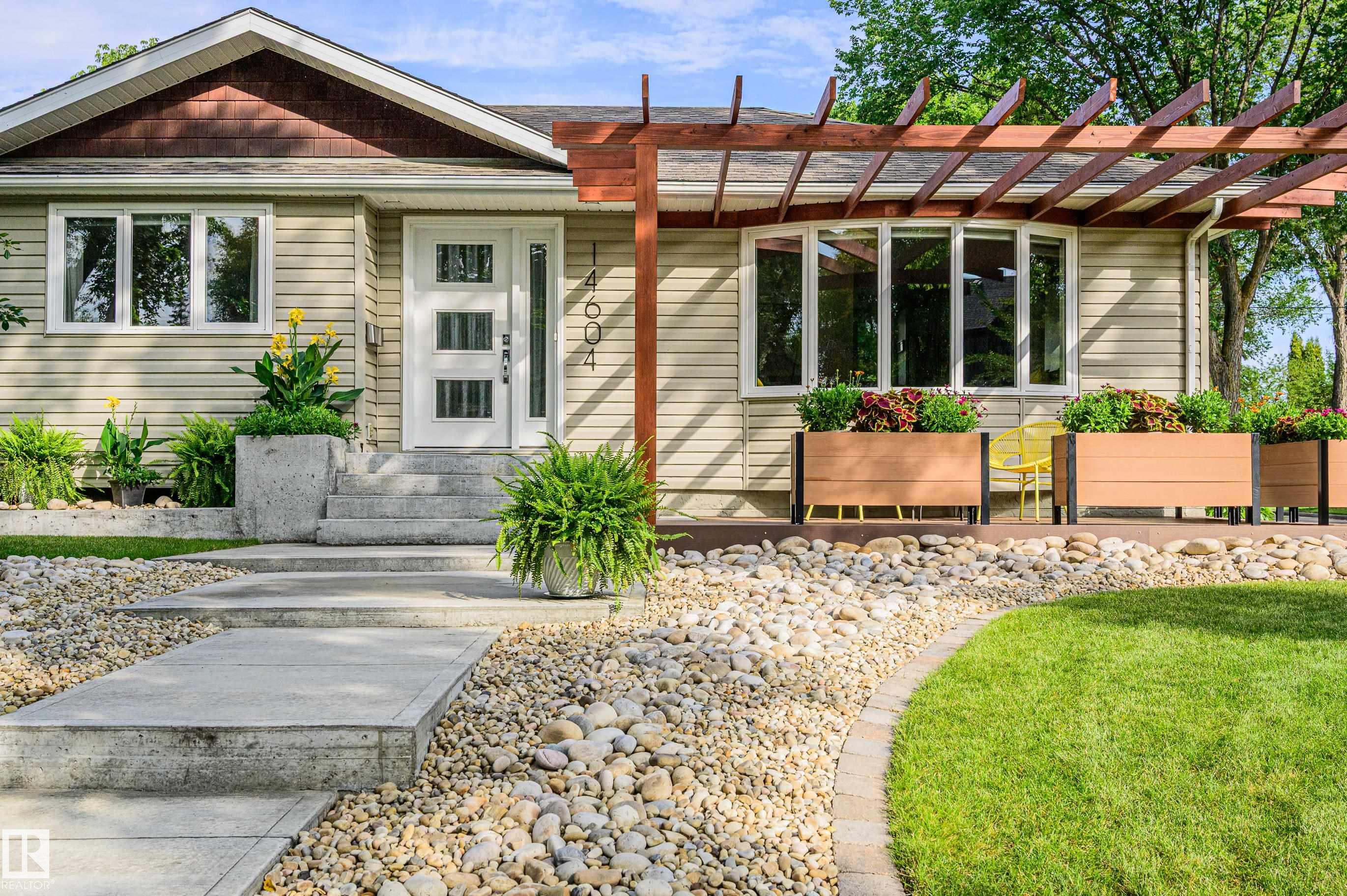 https://zimg.paragon.ice.com/ParagonImages/Property/PM/RAE/225400324/52/0/0/7ea0e5a3bb1ec1aa15bae66e6cd1b934/1/92809a77e2808e3db5c705a67791daf9/225400324-5391dfc9-6b2a-4c14-a4b8-baeeba624301.JPG