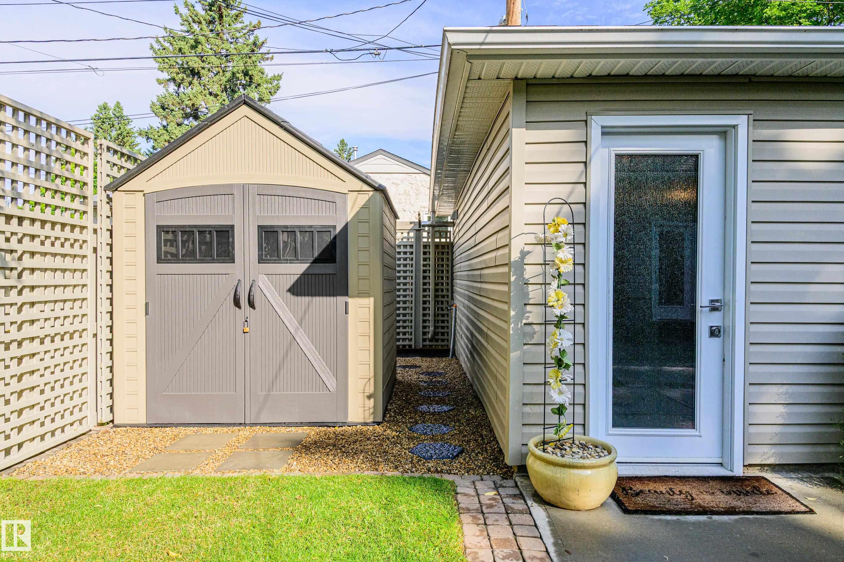 https://zimg.paragon.ice.com/ParagonImages/Property/PM/RAE/225400324/57/0/0/f15f9be3f8e9d4fb031a5e0e829d8368/1/92809a77e2808e3db5c705a67791daf9/225400324-d218094a-eddd-430d-a5e0-d5ea449a9cf7.JPG