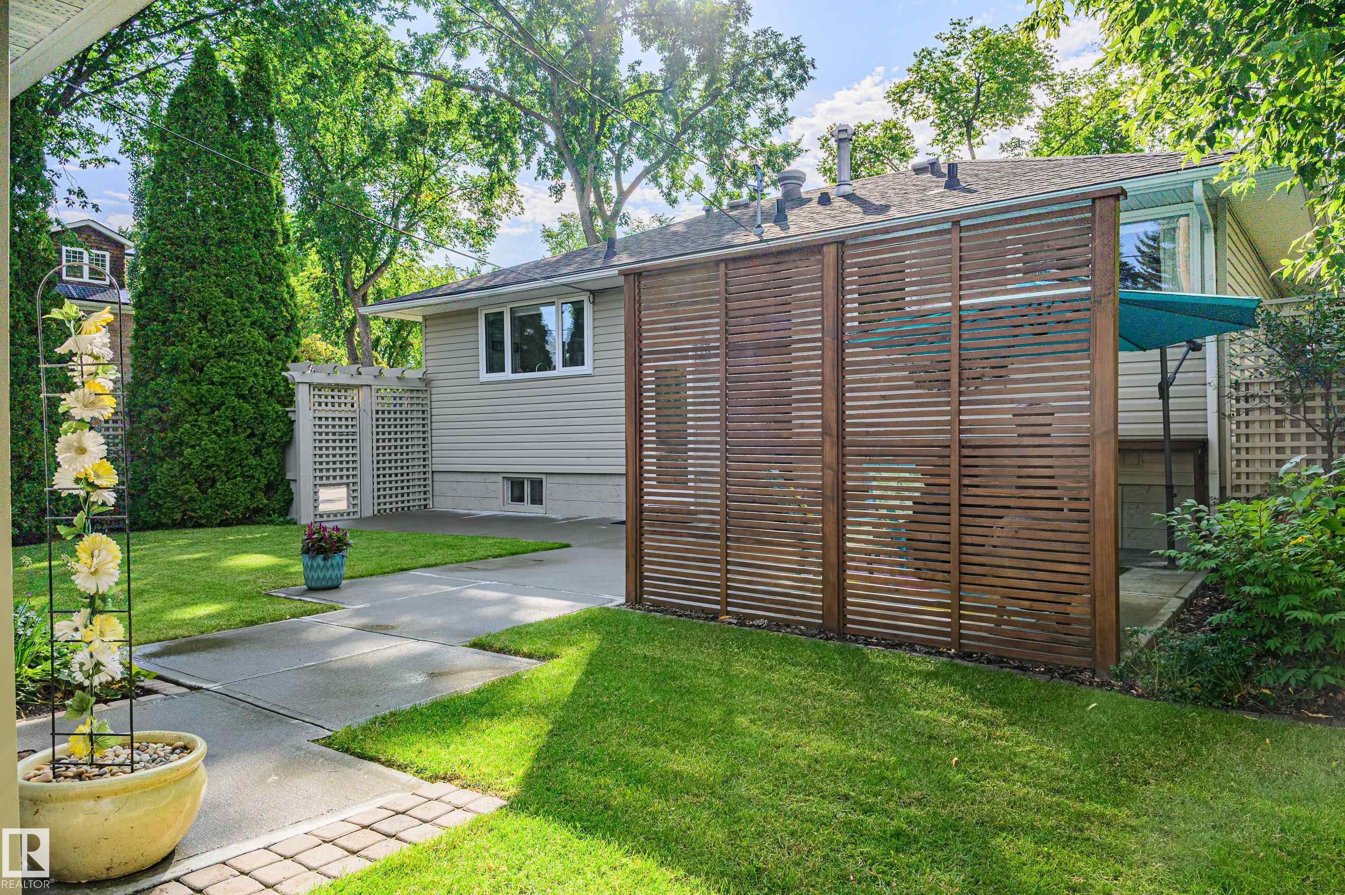 https://zimg.paragon.ice.com/ParagonImages/Property/PM/RAE/225400324/62/0/0/c79557d4cc3ad02e883eca1b89fb0a10/1/92809a77e2808e3db5c705a67791daf9/225400324-6c4c4571-8eae-4140-9fff-16e355be170b.JPG