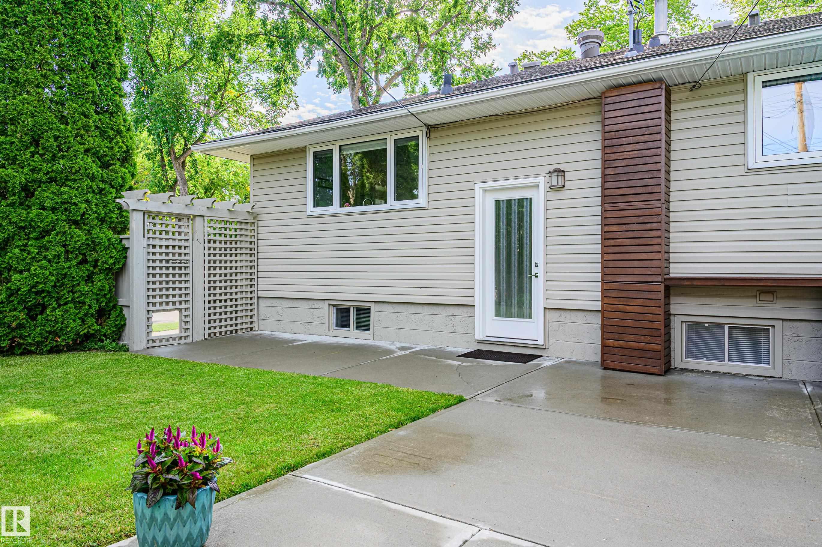 https://zimg.paragon.ice.com/ParagonImages/Property/PM/RAE/225400324/70/0/0/b329cb3d2acba82f34a4afaad1e8e880/1/92809a77e2808e3db5c705a67791daf9/225400324-912ad265-d6a7-4704-8907-5627e08aa63d.JPG