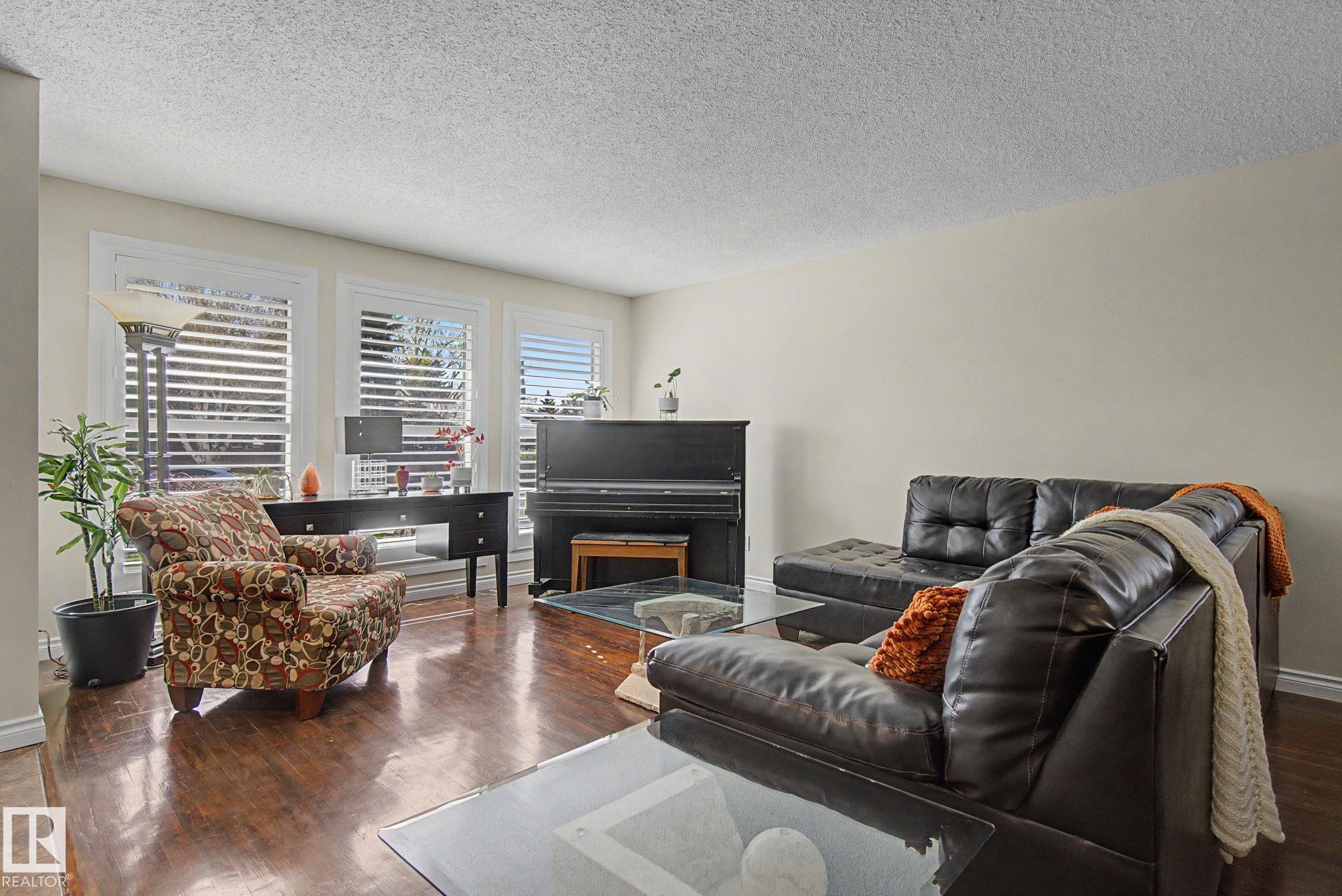 Photo 8 at 42 Woodlake Road, Woodbridge Farms, Sherwood Park