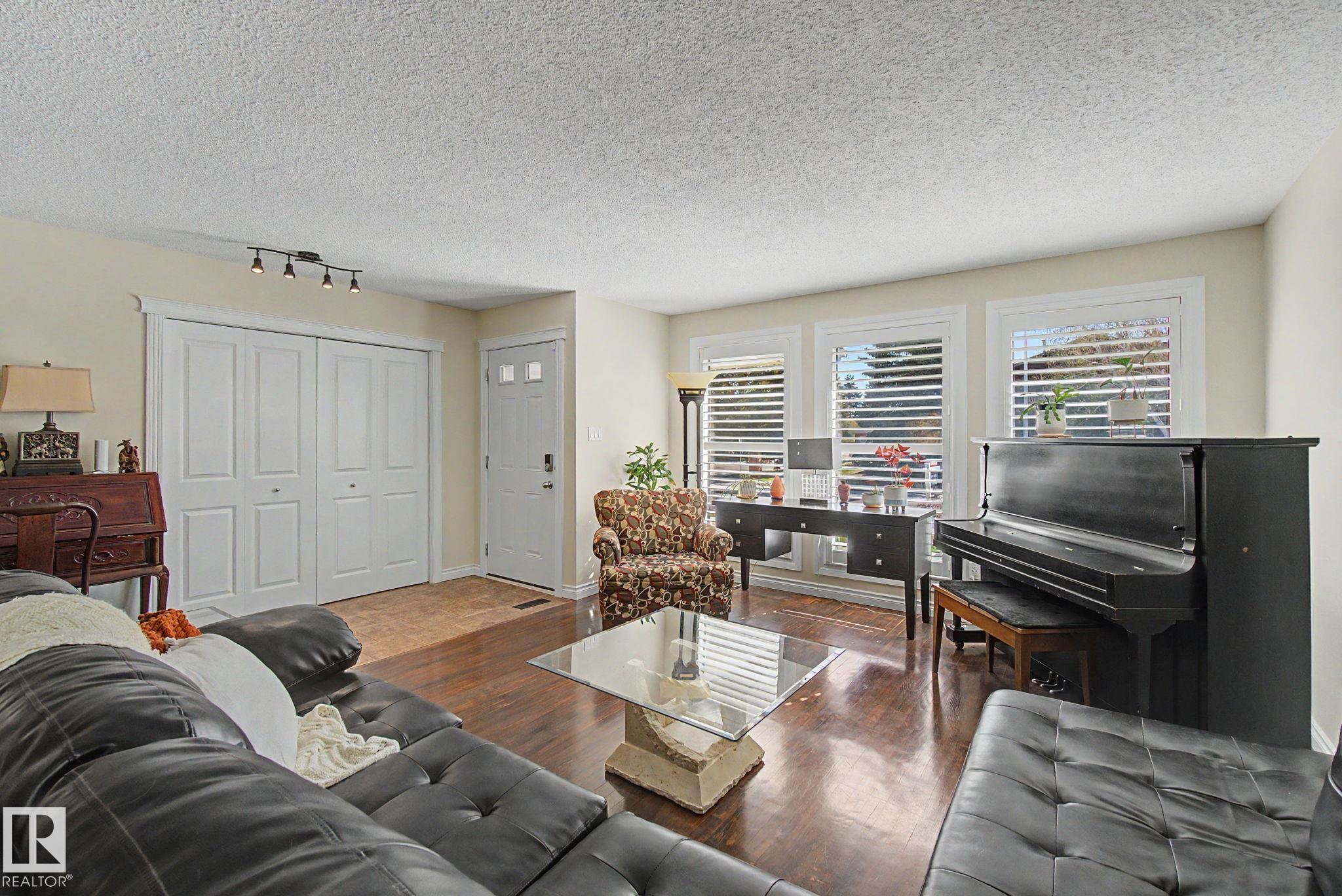 Photo 9 at 42 Woodlake Road, Woodbridge Farms, Sherwood Park