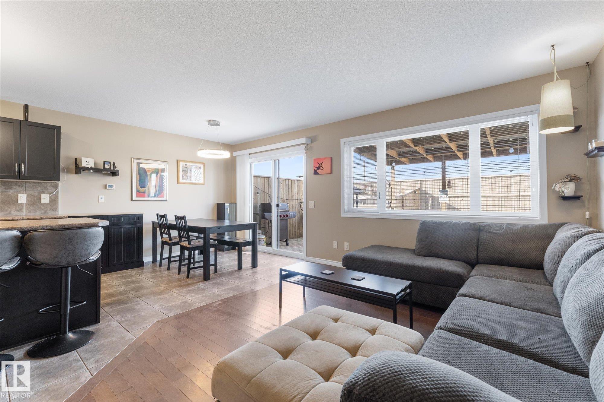https://zimg.paragon.ice.com/ParagonImages/Property/PM/RAE/225400329/12/0/0/eb18e6661ab298ad331b97eb370a1b37/1/cb6c8f1b47f35530bd456d16bdb6f8cf/225400329-d9ea64b9-80d8-4906-a314-a861256c89a7.JPG