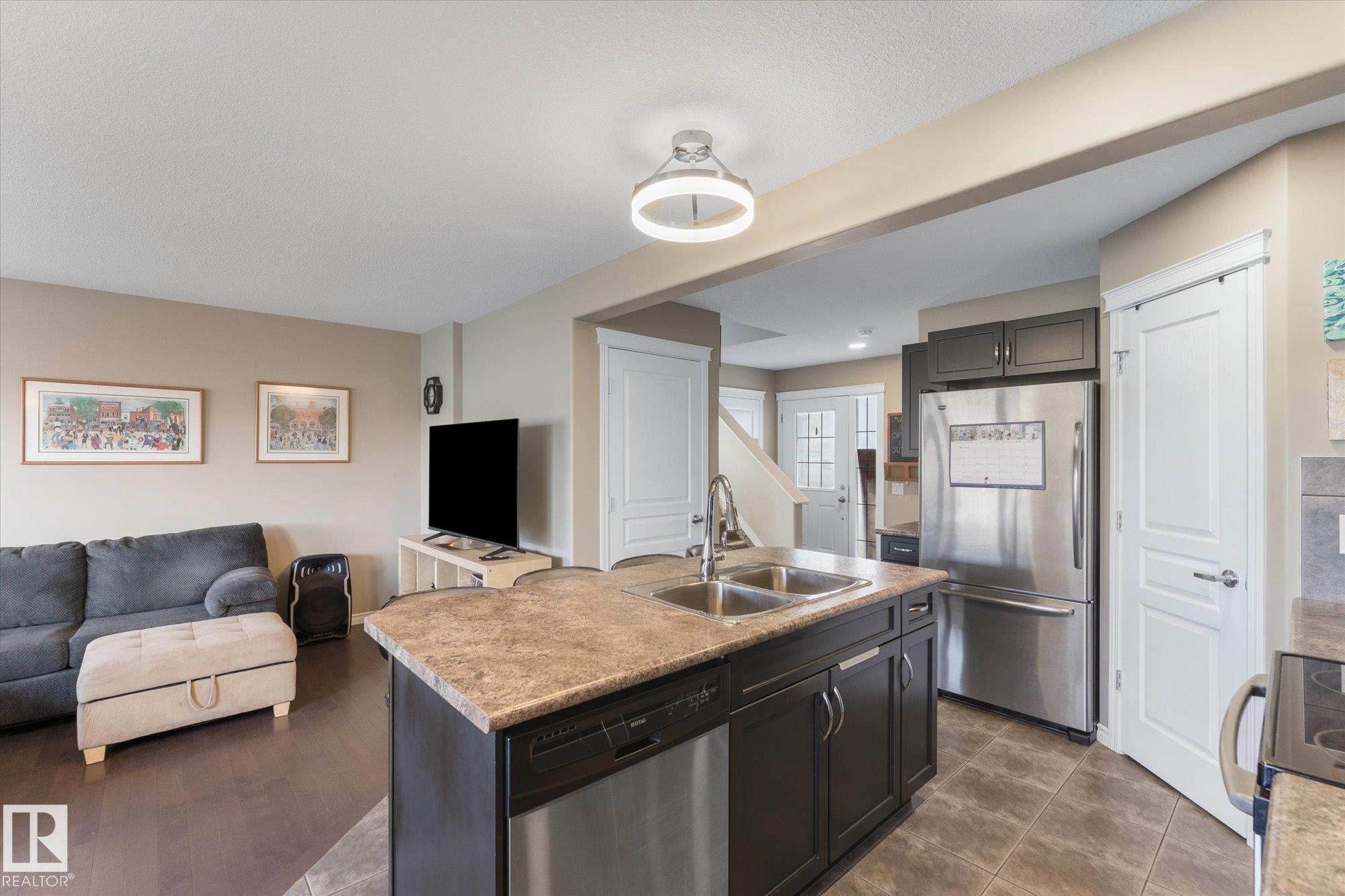 https://zimg.paragon.ice.com/ParagonImages/Property/PM/RAE/225400329/8/0/0/3a54e14eb5bf70111125b2a7cae9b8bd/1/cb6c8f1b47f35530bd456d16bdb6f8cf/225400329-2c9734a9-43ae-456d-9f8d-066bf68b52c7.JPG