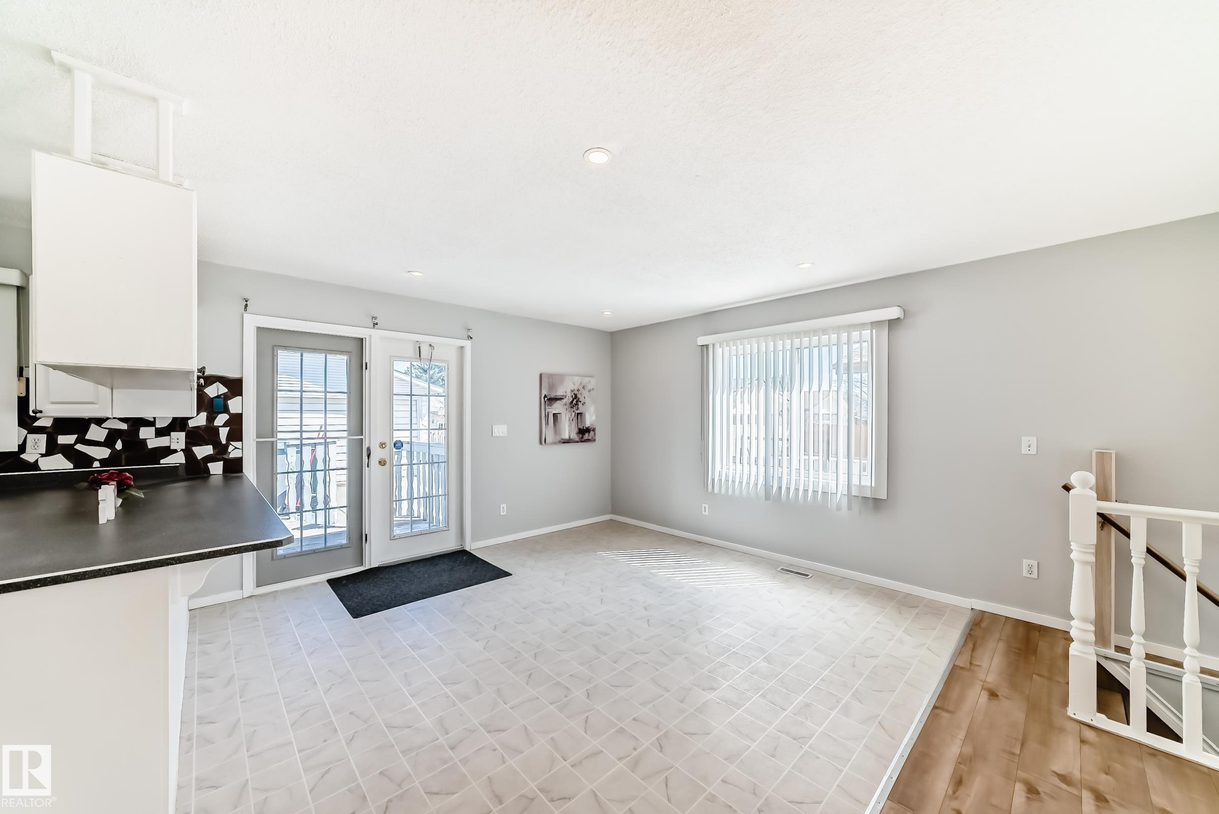 https://zimg.paragon.ice.com/ParagonImages/Property/PM/RAE/225400338/18/0/0/9d43092f3dd87df4c97a0f231b0662c2/1/74fe6708308e75b29fff8ff1140d4409/225400338-3d9ba950-b30f-4541-8568-4524430ac2be.JPG