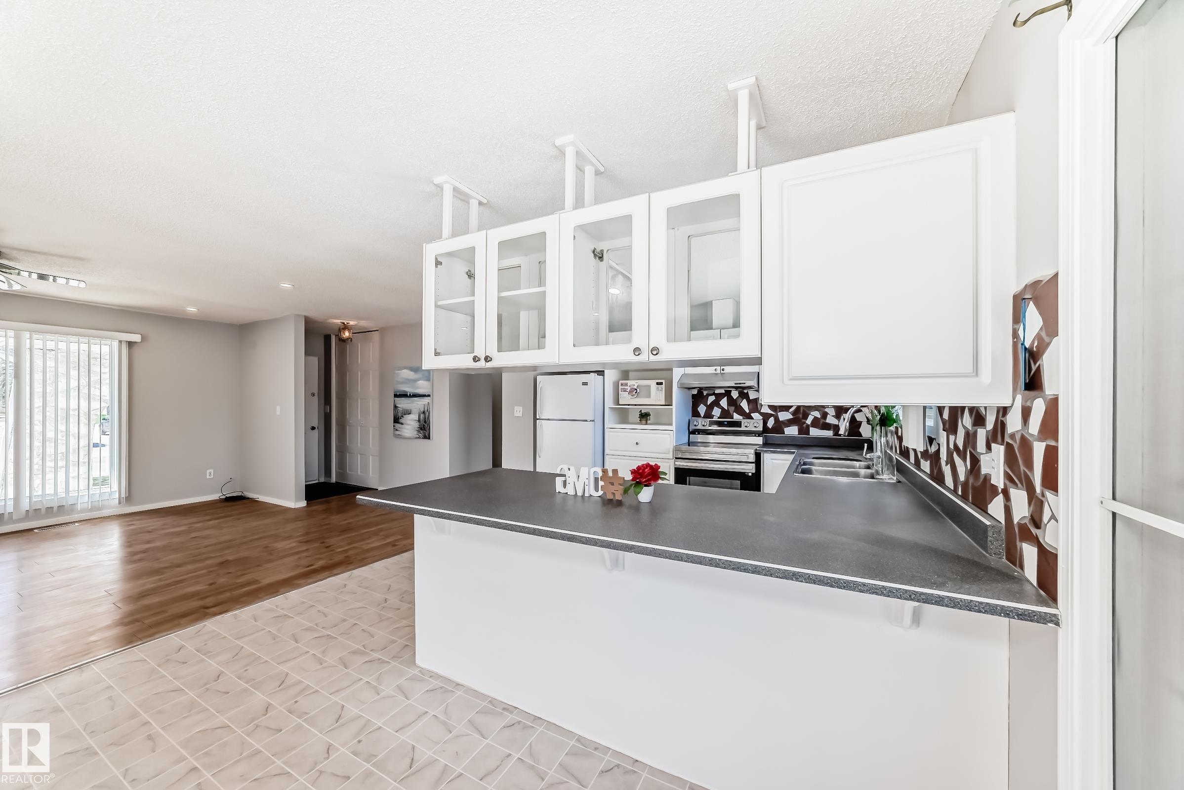https://zimg.paragon.ice.com/ParagonImages/Property/PM/RAE/225400338/25/0/0/5090ea807f977e6cbe61e73e821a4245/1/74fe6708308e75b29fff8ff1140d4409/225400338-ef953e3a-15a3-4b6d-988d-c384964f64bf.JPG
