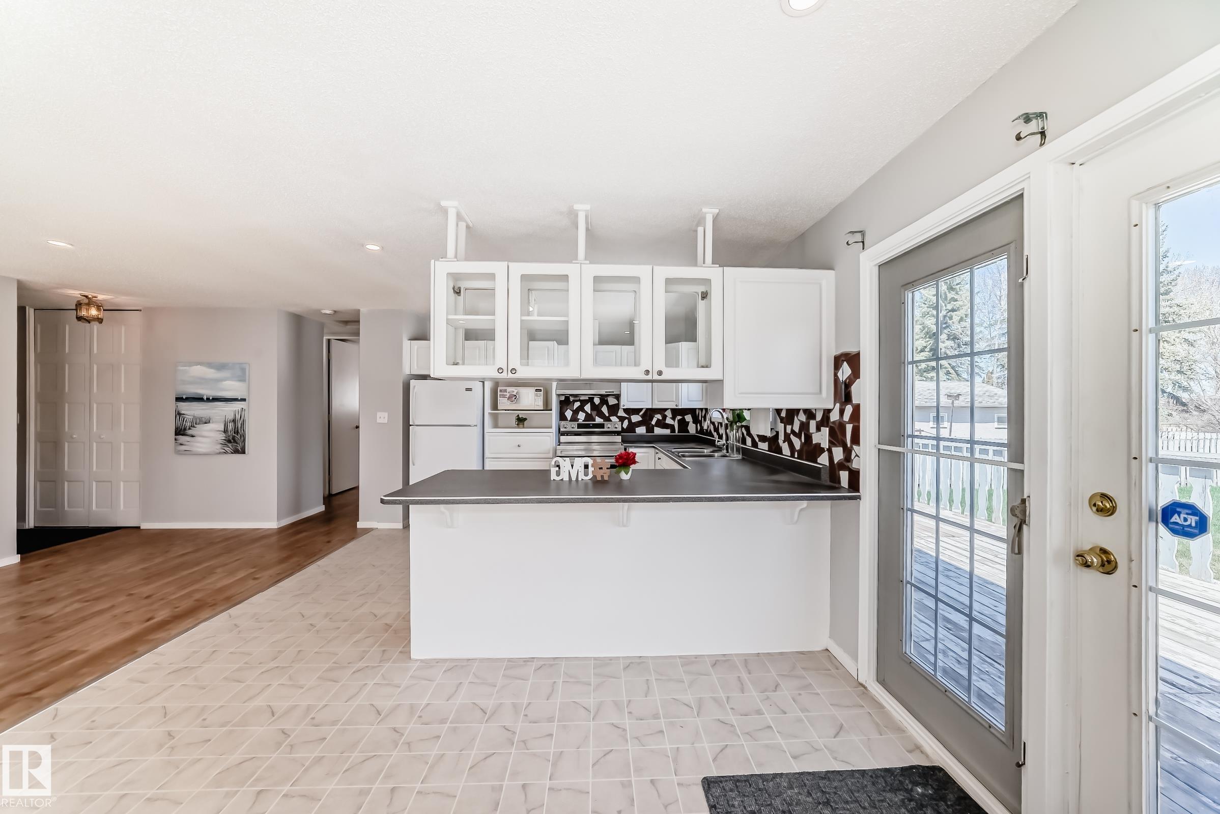 https://zimg.paragon.ice.com/ParagonImages/Property/PM/RAE/225400338/27/0/0/08ca1795e187b00e51097cfc8b567408/1/74fe6708308e75b29fff8ff1140d4409/225400338-70baae0a-3189-4837-8c0a-451002fc328f.JPG