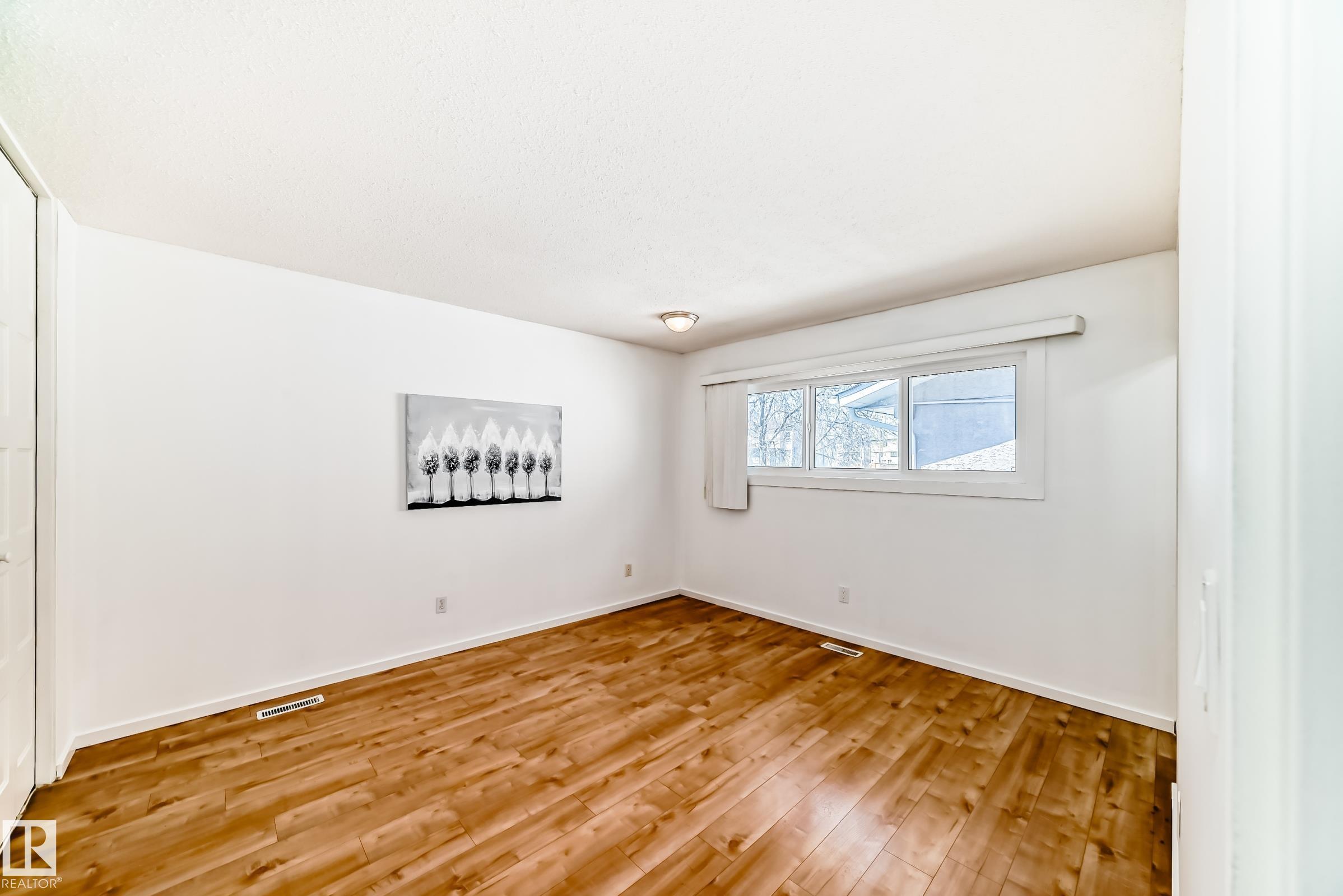 https://zimg.paragon.ice.com/ParagonImages/Property/PM/RAE/225400338/28/0/0/4b8b9abbb3aa1820a7bfaecb6bf62a9f/1/74fe6708308e75b29fff8ff1140d4409/225400338-86da684d-a679-4be9-86d3-f00f7d587bc9.JPG
