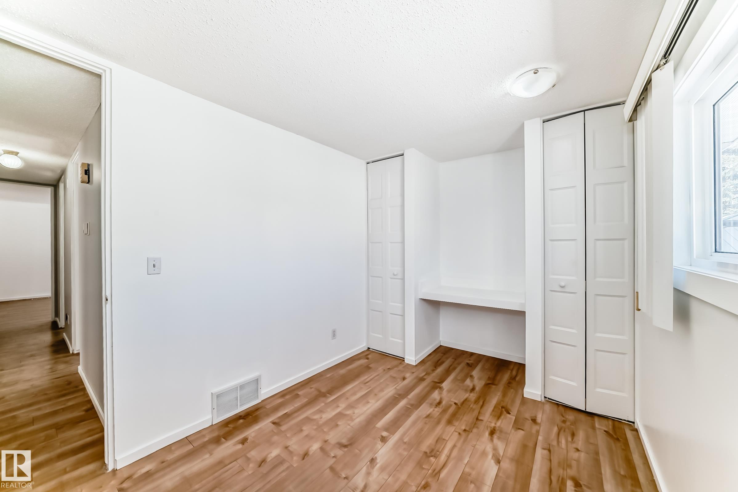 https://zimg.paragon.ice.com/ParagonImages/Property/PM/RAE/225400338/37/0/0/00593540b59c8f82d49eb29583a594b1/1/74fe6708308e75b29fff8ff1140d4409/225400338-edbd7887-55b5-4579-bc34-946b228005c8.JPG