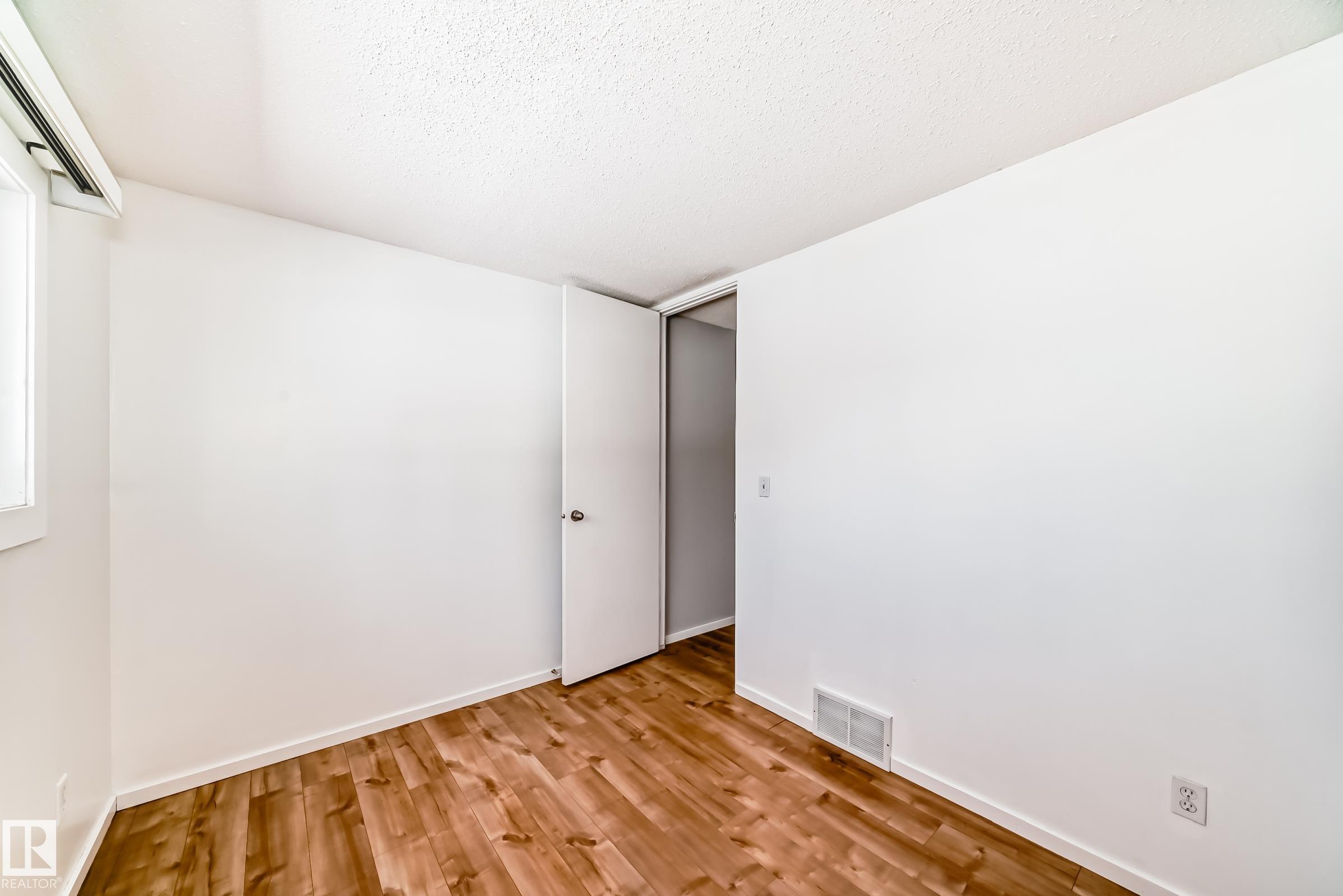 https://zimg.paragon.ice.com/ParagonImages/Property/PM/RAE/225400338/38/0/0/3dfb2c3676408ba2843348f4be122373/1/74fe6708308e75b29fff8ff1140d4409/225400338-a932363e-14dd-4217-a241-2b368300e946.JPG