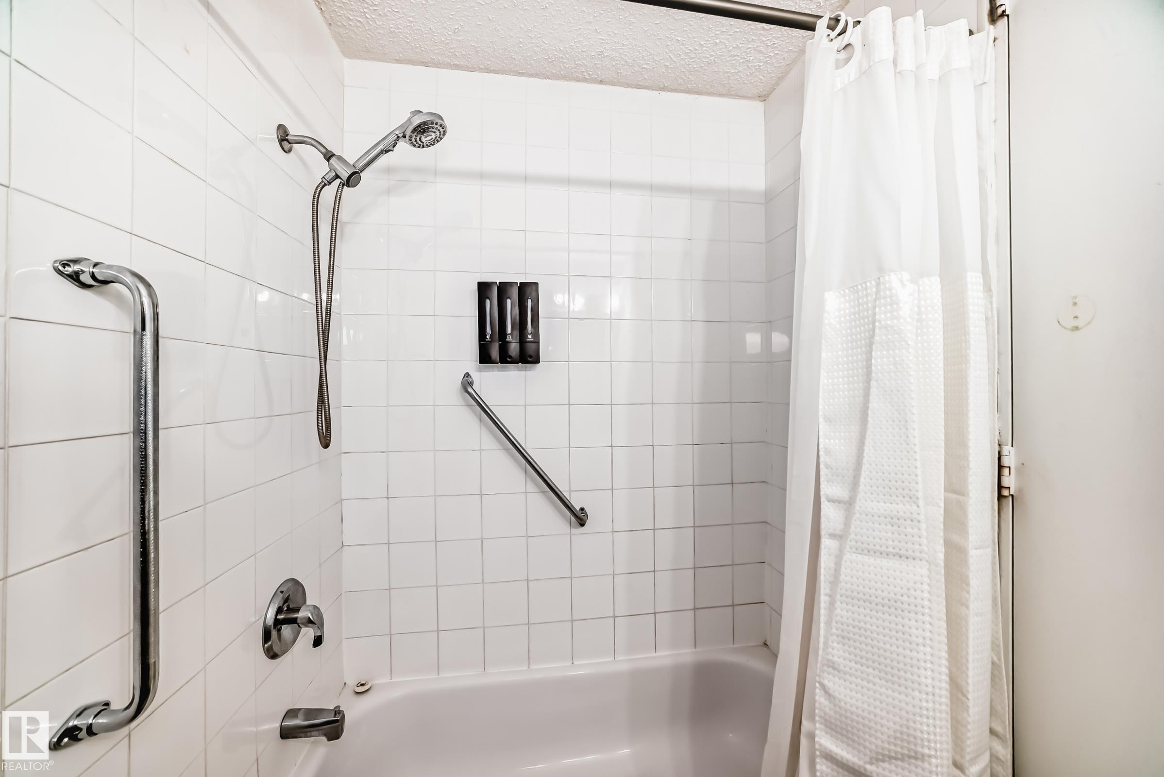 https://zimg.paragon.ice.com/ParagonImages/Property/PM/RAE/225400338/40/0/0/aae9f144fa1e644229a21a33a447779c/1/74fe6708308e75b29fff8ff1140d4409/225400338-497d021e-4edb-4b78-a6cf-b246807a23ee.JPG
