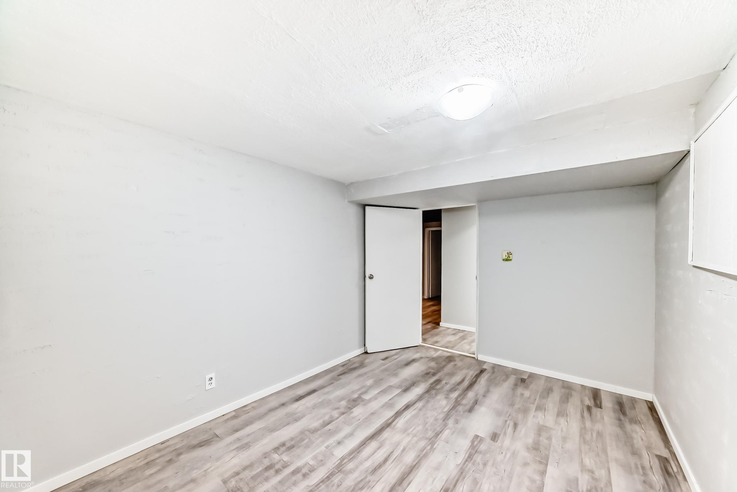https://zimg.paragon.ice.com/ParagonImages/Property/PM/RAE/225400338/48/0/0/ec9a6db27bb4accb3e885fc97bfd1e23/1/74fe6708308e75b29fff8ff1140d4409/225400338-d820949e-31be-419e-9bb7-a466dec88070.JPG