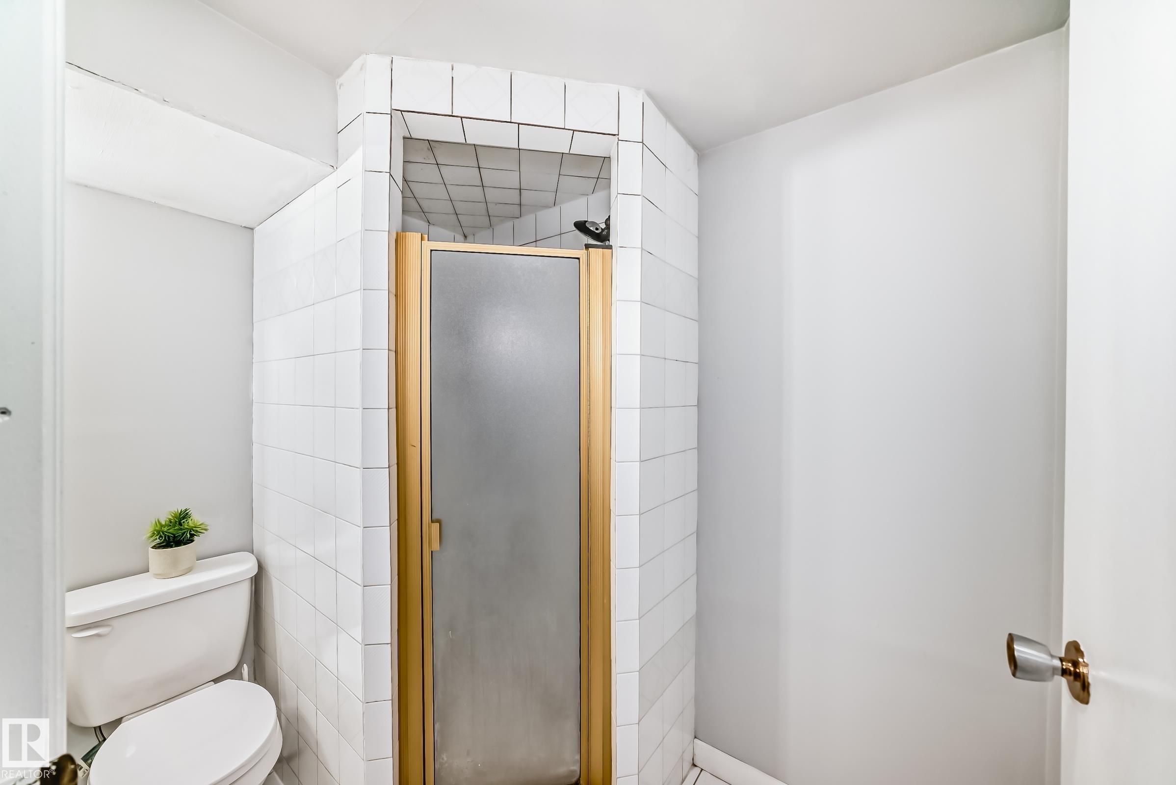https://zimg.paragon.ice.com/ParagonImages/Property/PM/RAE/225400338/51/0/0/a11c486efef4ecea06274228ae077e96/1/74fe6708308e75b29fff8ff1140d4409/225400338-ea29900d-0d09-40eb-81dc-f83fa60c0c46.JPG