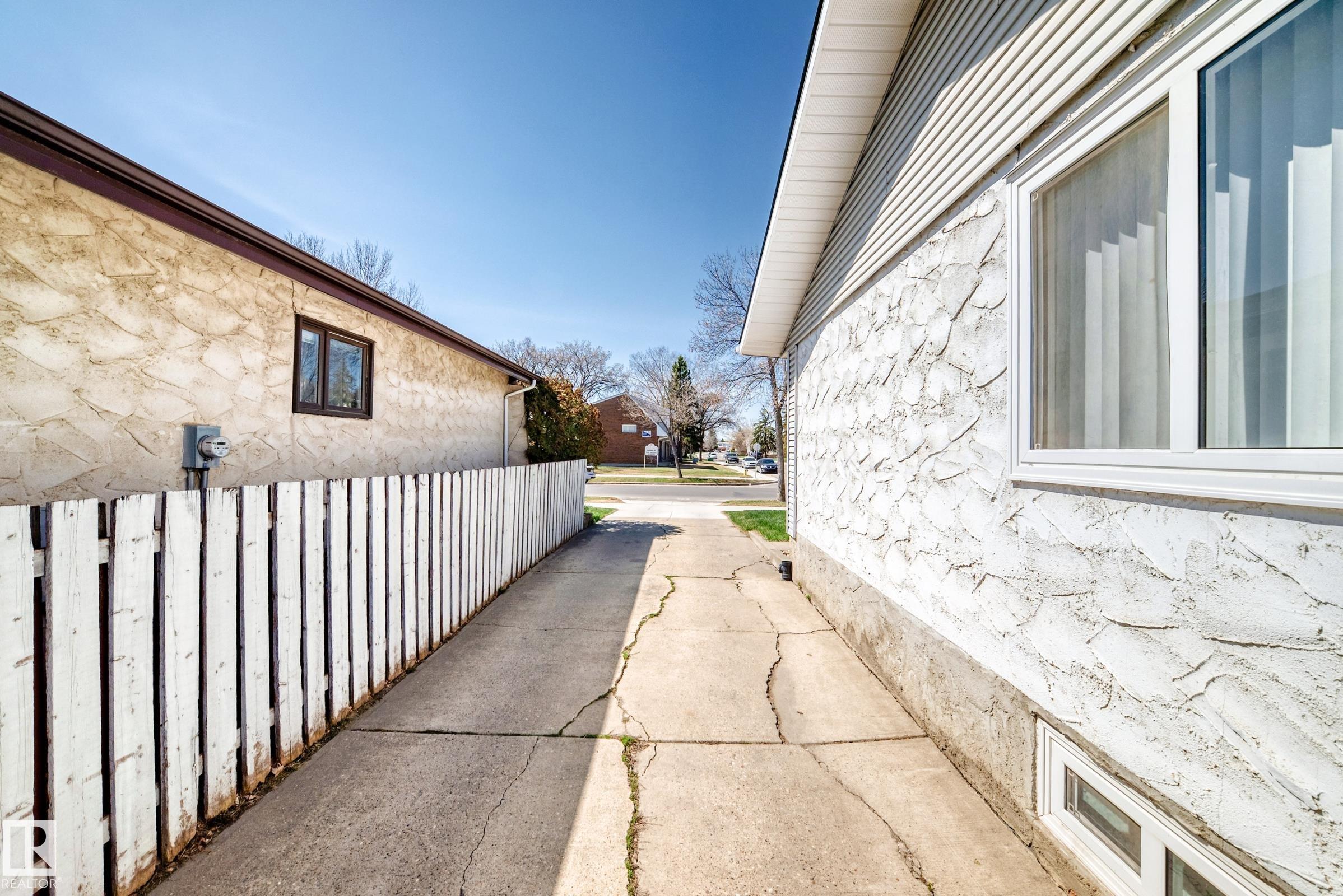 https://zimg.paragon.ice.com/ParagonImages/Property/PM/RAE/225400338/64/0/0/c270f79eddff599d80ed21a102effb69/1/74fe6708308e75b29fff8ff1140d4409/225400338-ddfd78a6-eff2-47c1-a527-303113ea63cb.JPG