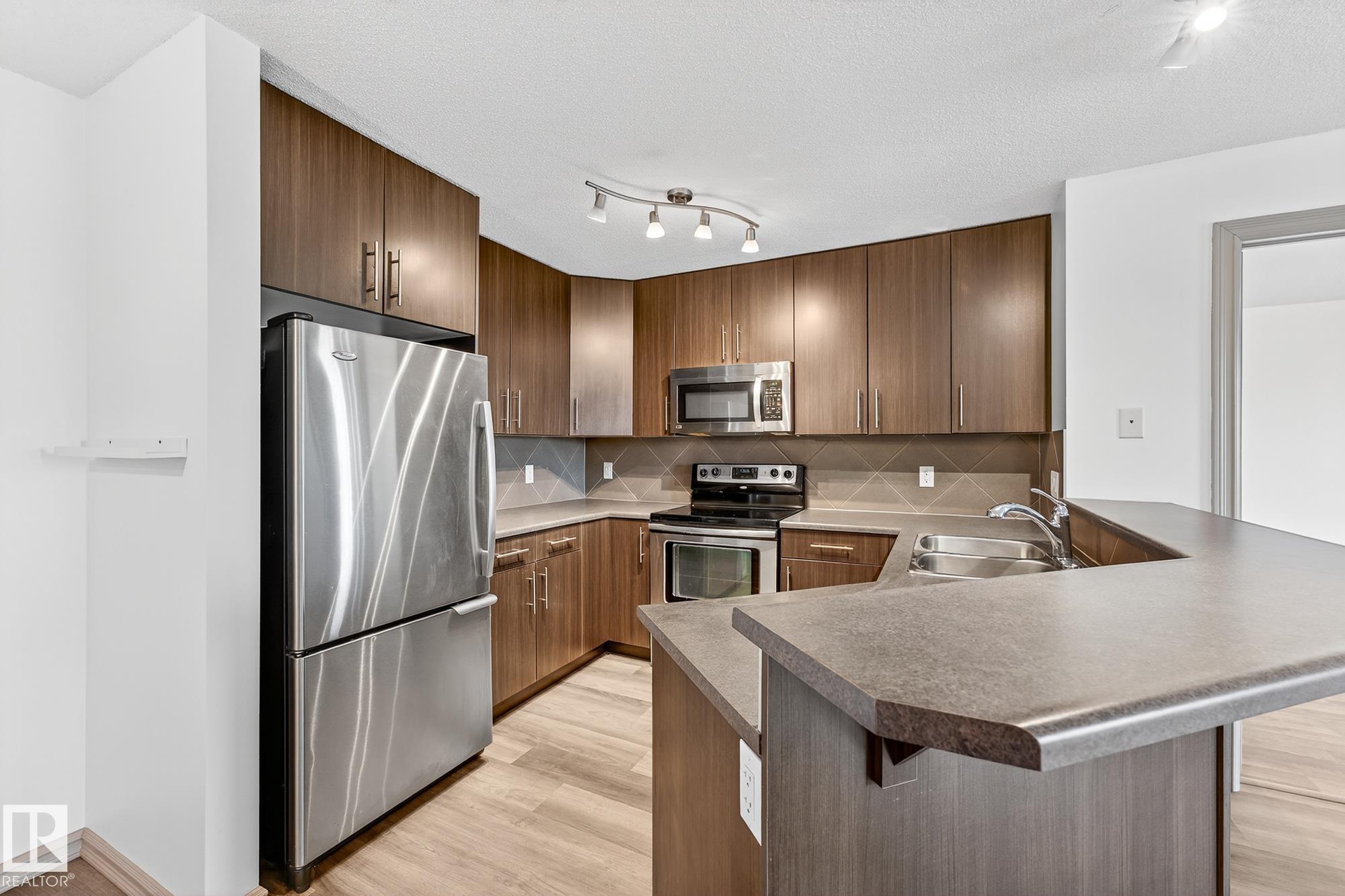 https://zimg.paragon.ice.com/ParagonImages/Property/PM/RAE/225400341/10/0/0/d248989b8a96921bfd43bf0652a2f10b/1/fc5a4359451d58cdc060131bf7e22e37/225400341-0fd3d5a7-79c1-416a-ab97-8e0b2f2852e2.JPG