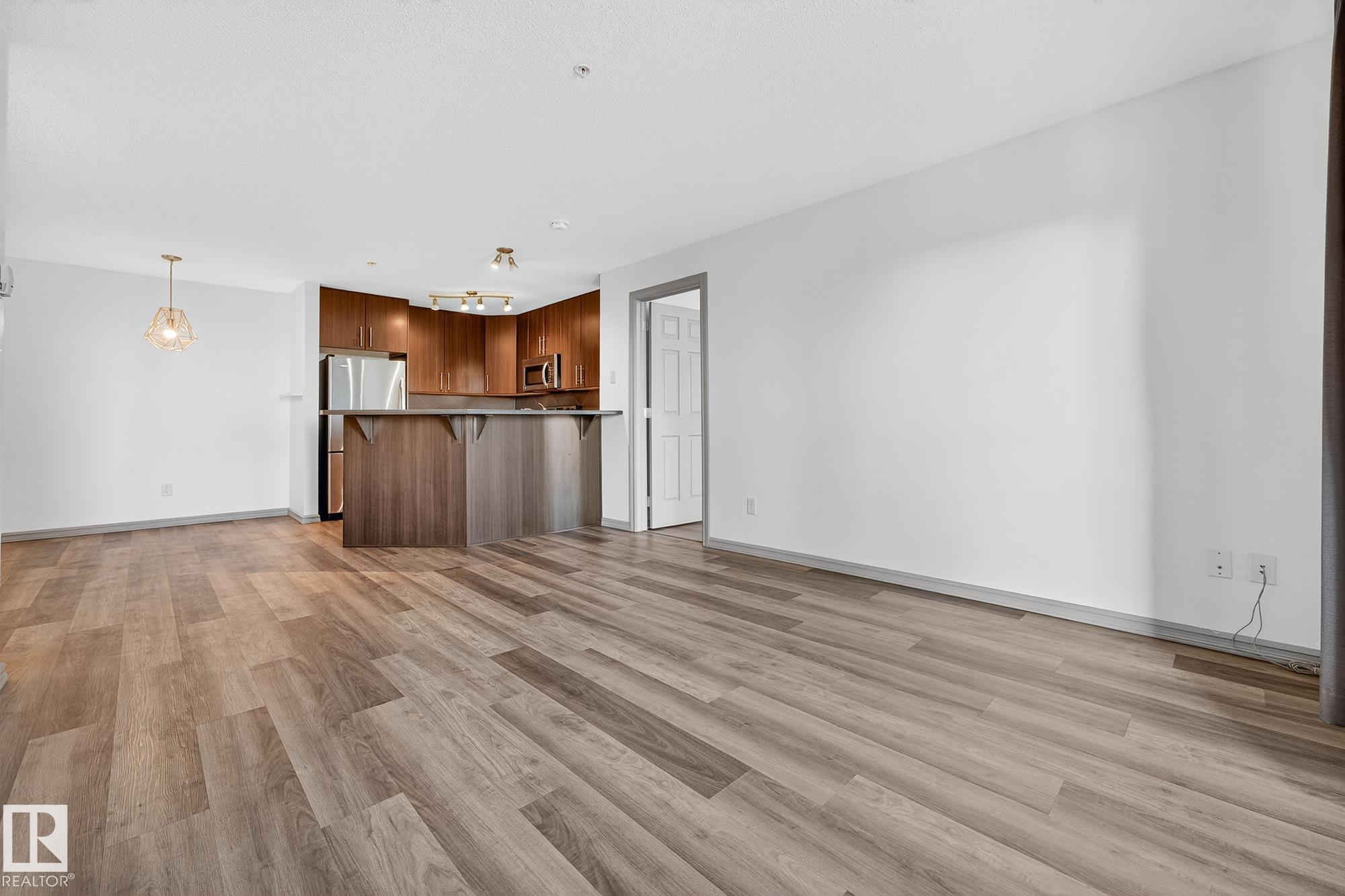 https://zimg.paragon.ice.com/ParagonImages/Property/PM/RAE/225400341/15/0/0/007c551616c0274ca3405f43d68b02d7/1/fc5a4359451d58cdc060131bf7e22e37/225400341-2eb771a8-e41f-48a0-8ff9-407da5c24629.JPG