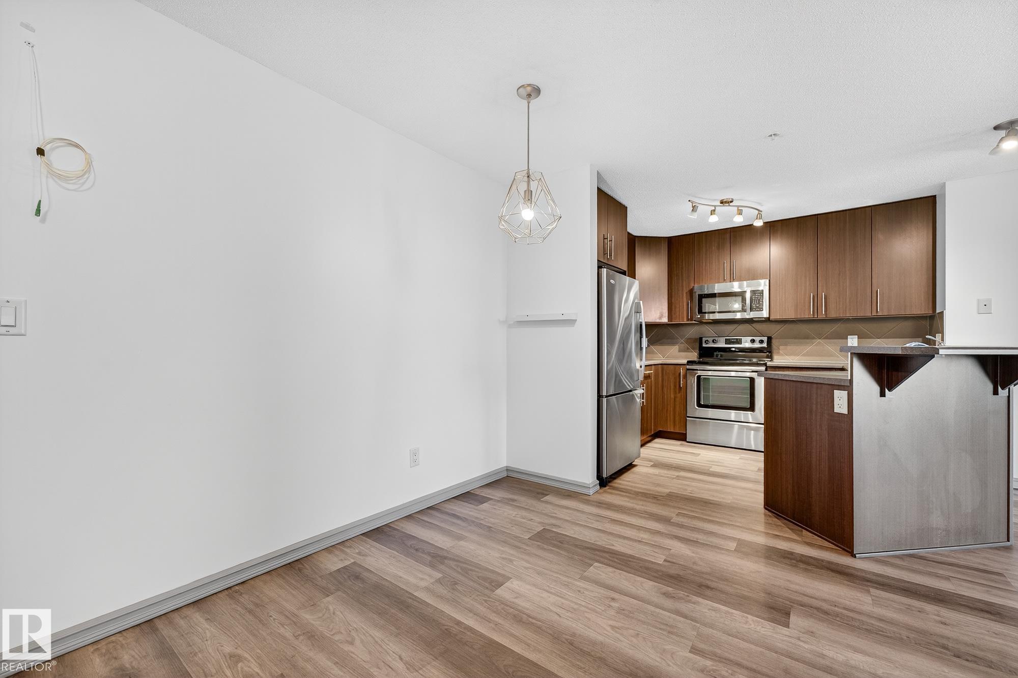 https://zimg.paragon.ice.com/ParagonImages/Property/PM/RAE/225400341/7/0/0/3872b31c099ccf02261c747cf6ace3ad/1/fc5a4359451d58cdc060131bf7e22e37/225400341-c1503018-7090-47a7-ba85-147c190a6fcb.JPG