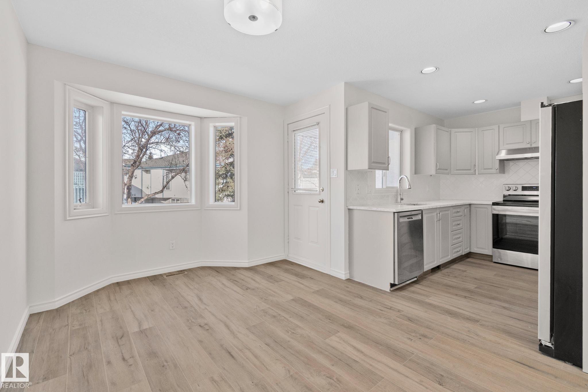 https://zimg.paragon.ice.com/ParagonImages/Property/PM/RAE/225400351/21/0/0/ad6626b4f246abc3af88e36fc6f03cfa/1/26cf4d66e20ae719b73b364ab4af80e9/225400351-ec0f63d1-3840-405d-b886-952eff82547f.JPG
