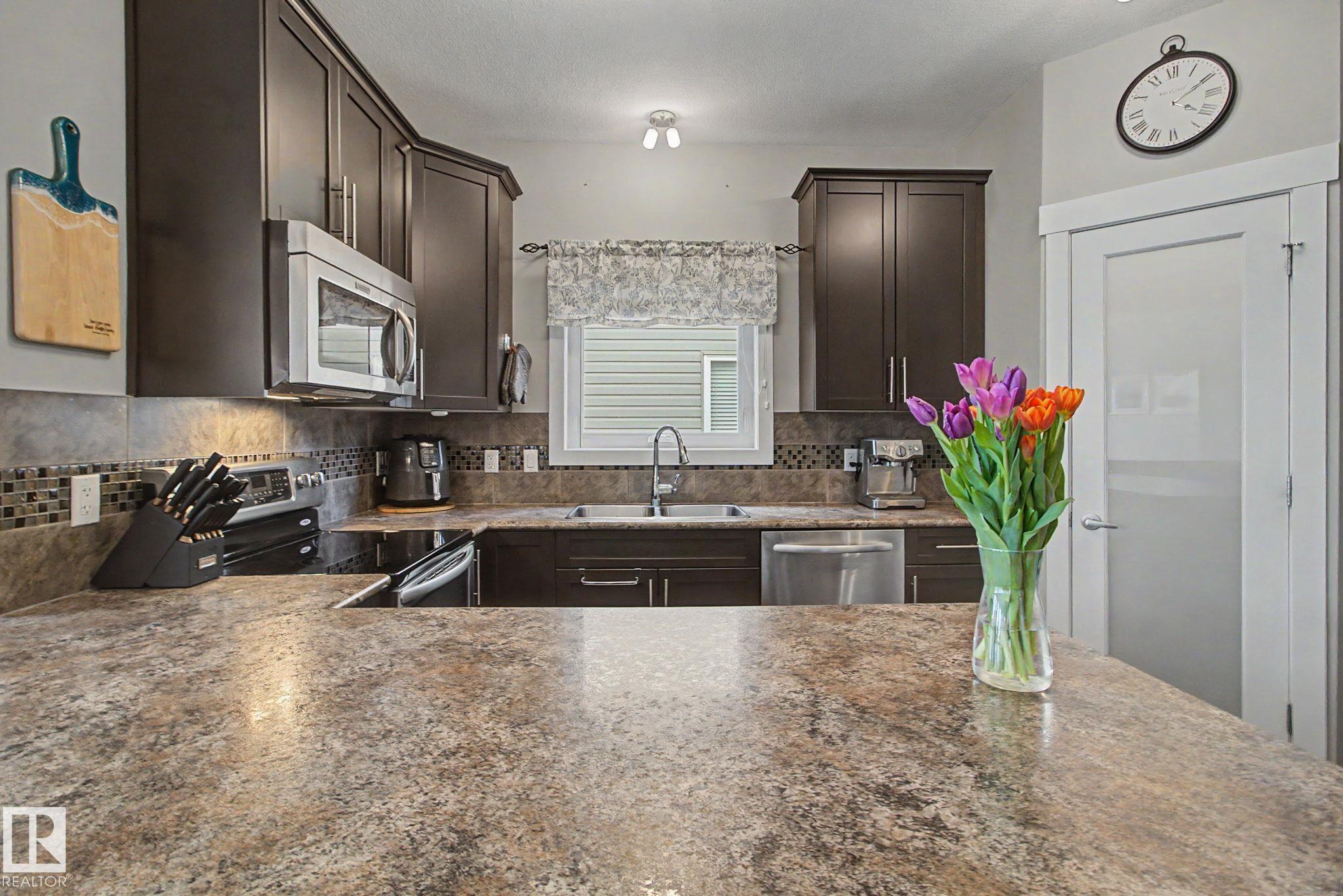 https://zimg.paragon.ice.com/ParagonImages/Property/PM/RAE/225400352/8/0/0/d897e1d5b4bd7e630f9f7c1636f402b5/1/b08e3e66e61eeaa197228e2a9c06a534/225400352-f0363e52-a3eb-4131-bbe1-564ccb777a45.JPG